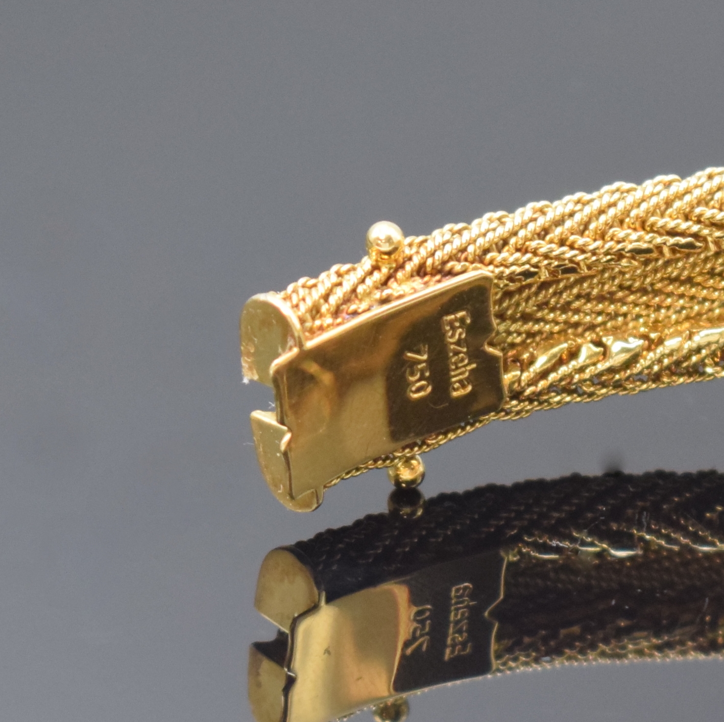 Detail d: BAUME & MERCIER / ESZEHA aufwendige Damenarmbanduhr in GG 750/000, Schweiz um 1960, Handaufzug, aufklappbare Schmuckschutzkappe aufw. mit Diamanten ...