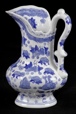Image 26901368 - Karaffe, China, Keramik, blaue Unterglasurmalerei mit reichem Blütendekor u. teils ...