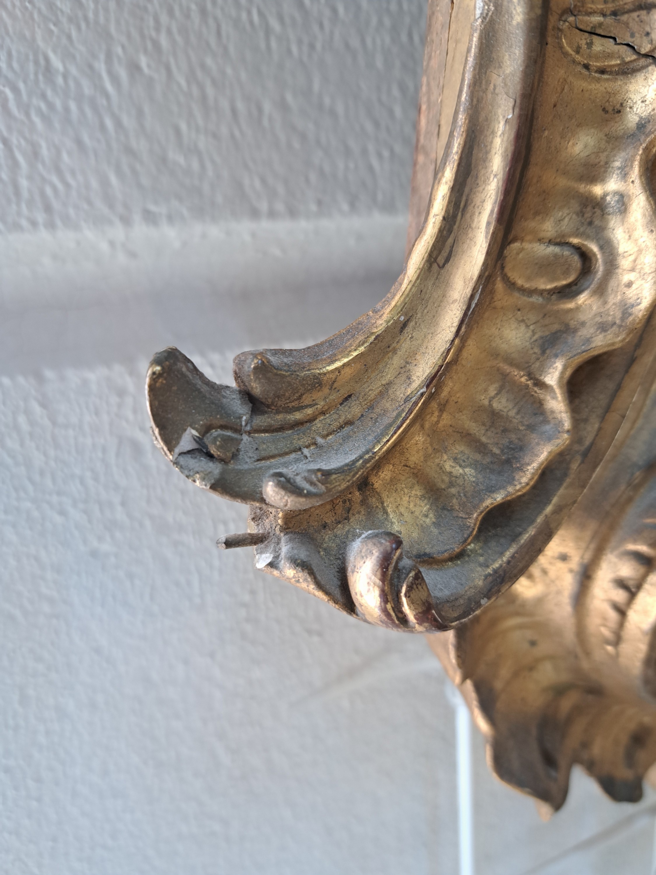 Detail f: Spiegel, Rokokostil, um 1880/90, Holz gestuckt, Spiegelglas z.T.fleckig, l. Altersspuren, ca. 93 x 50 cm, EZ 2