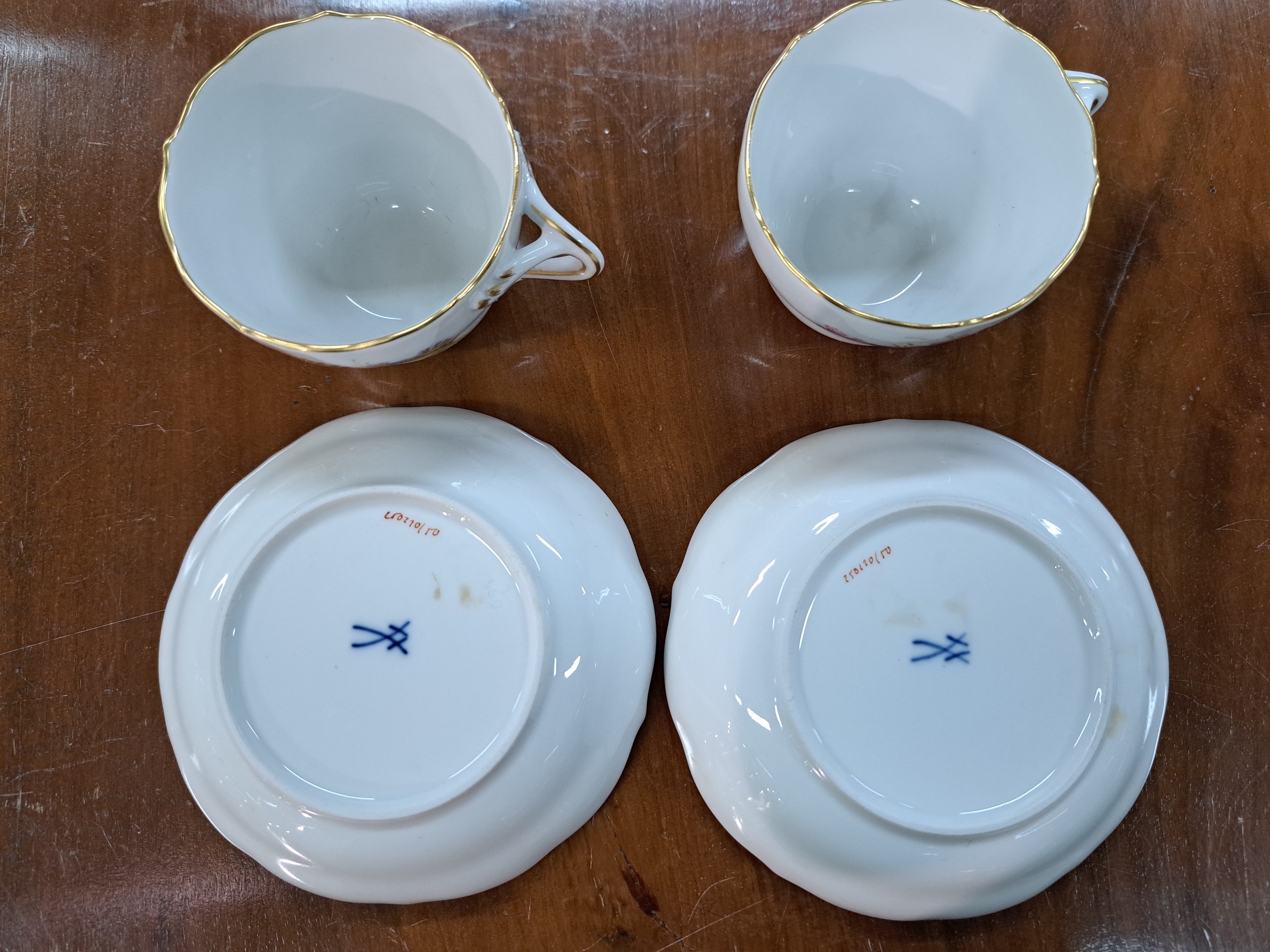 Detail f: Mokkaset, Meissen, 2. Hälfte 20. Jh., Porzellan, Wiesenblumendekor, Mokkakanne, Zuckerdose, Milchkännchen und zwei Mokkatassen mit Untertassen, ...