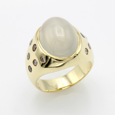Image Ring mit Mondstein und Brillanten, GG 585/000, ovaler Mondsteincabochon ca. 9.30 ...