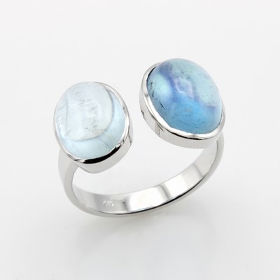 Image Ring mit Aquamarinen, WG 585/000, Ringschiene offen gearb., 2 Aquamarincabochonszus. ca. ...