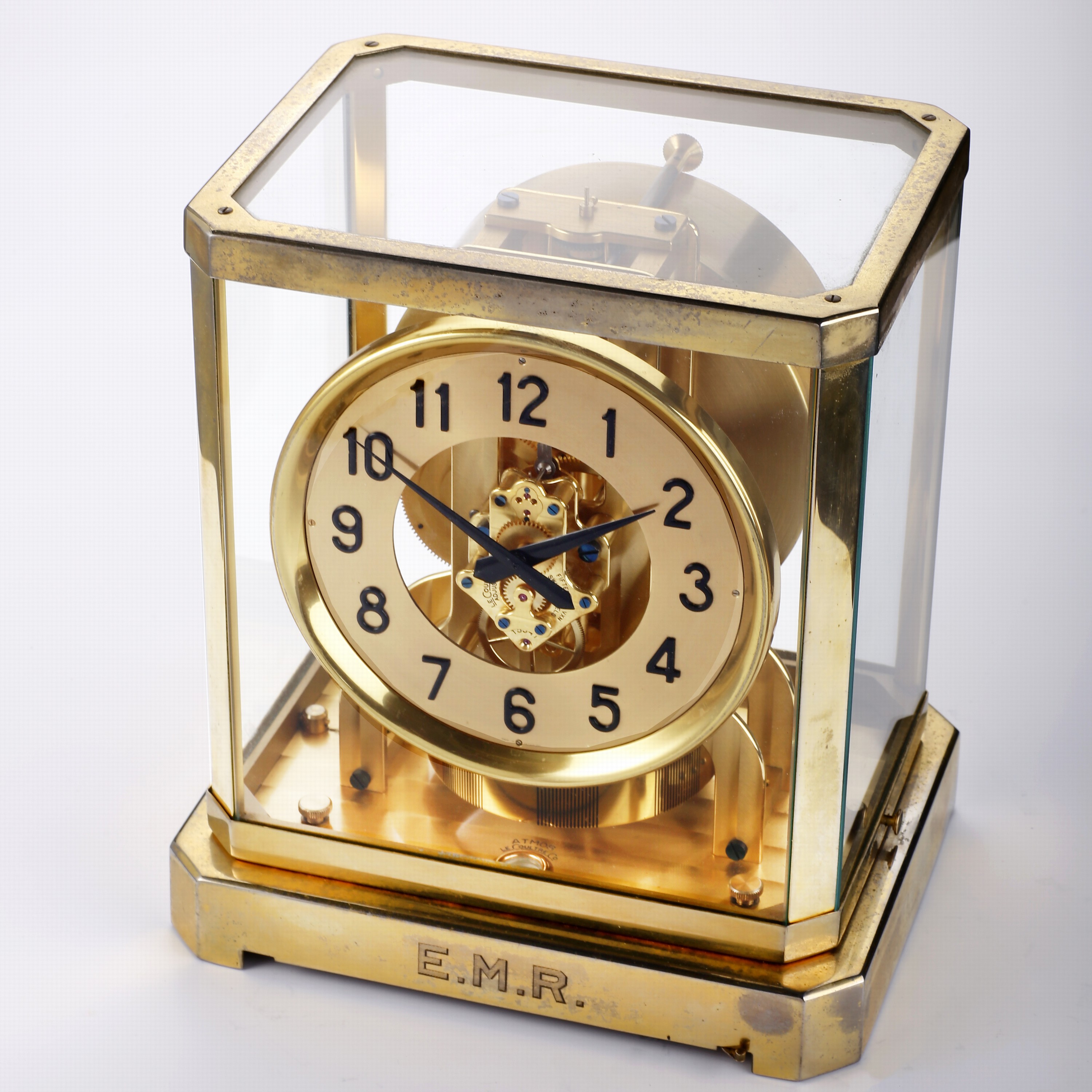 LeCoultre seltene und frühe Tischuhr Pendule Perpetuelle Serie Atmos II, Schweiz um 1945, verg. und 5-seitig verglastes Geh. pat./korr., auf Sockel ...