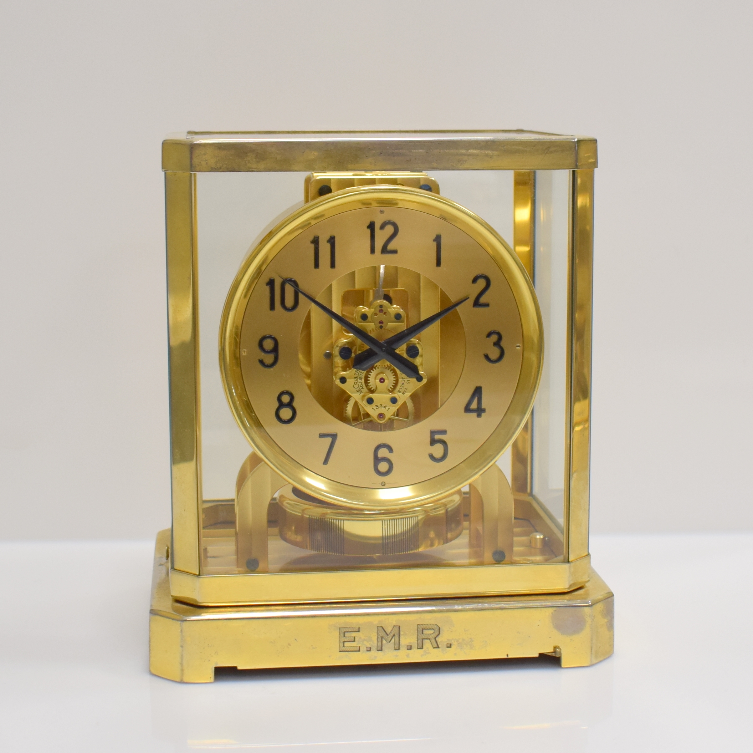Detail a: LeCoultre seltene und frühe Tischuhr Pendule Perpetuelle Serie Atmos II, Schweiz um 1945, verg. und 5-seitig verglastes Geh. pat./korr., auf Sockel ...