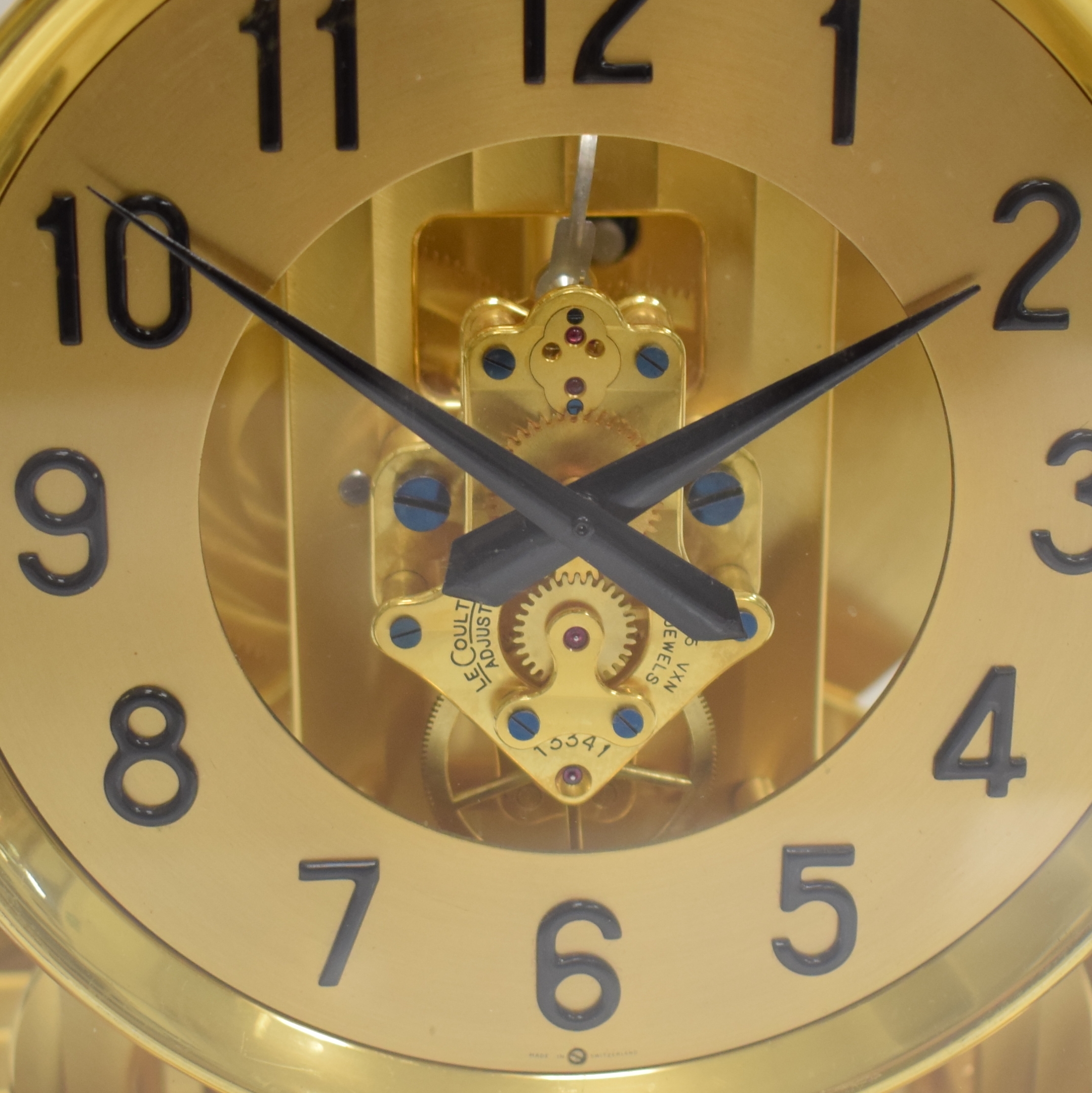 Detail b: LeCoultre seltene und frühe Tischuhr Pendule Perpetuelle Serie Atmos II, Schweiz um 1945, verg. und 5-seitig verglastes Geh. pat./korr., auf Sockel ...