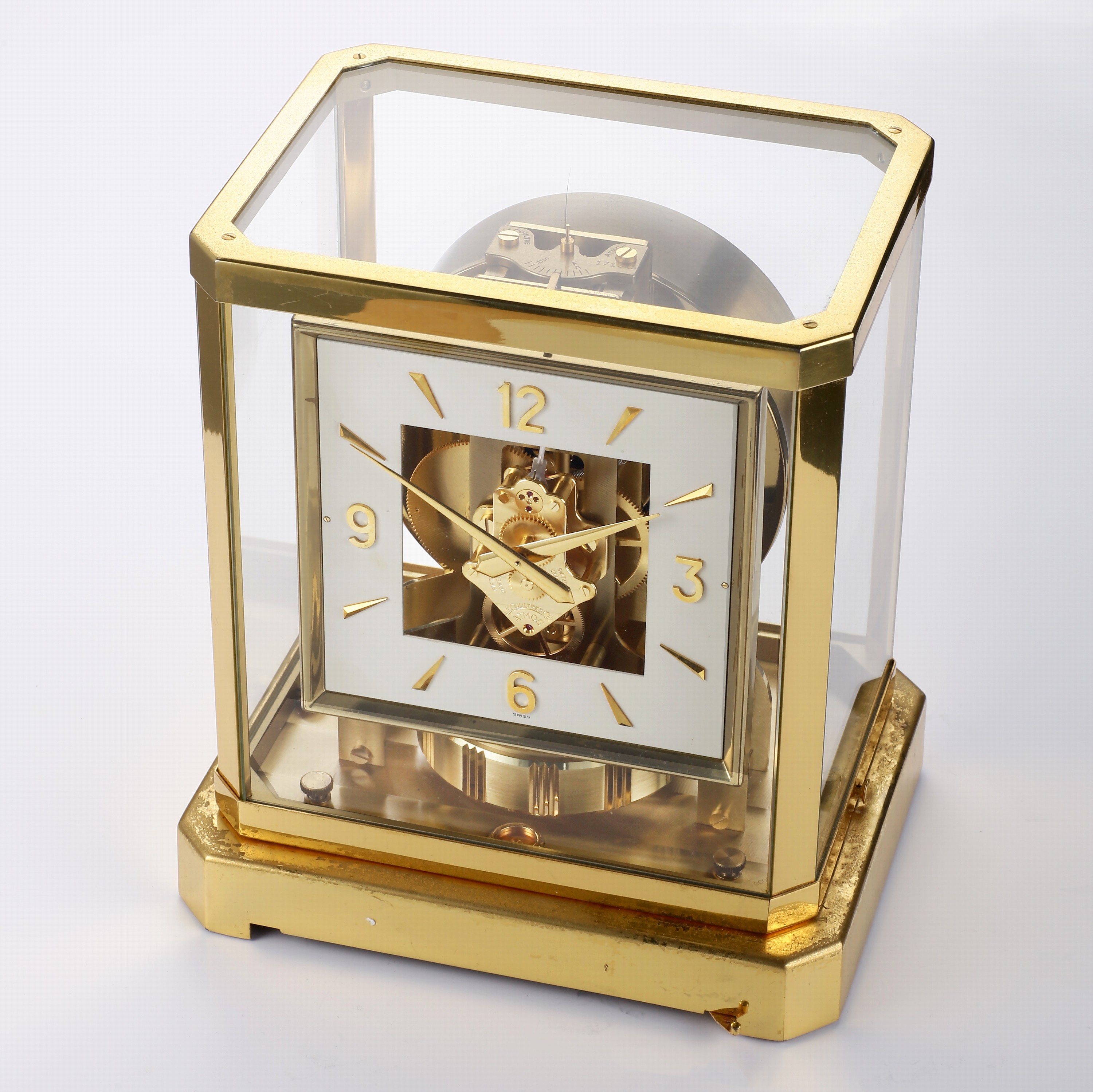 LeCoultre Tischuhr Pendule Perpetuelle Serie Atmos VI, Schweiz um 1970, verg. und 5- seitig verglastes Geh. pat./korr., eckiges Zifferblatt mit ...