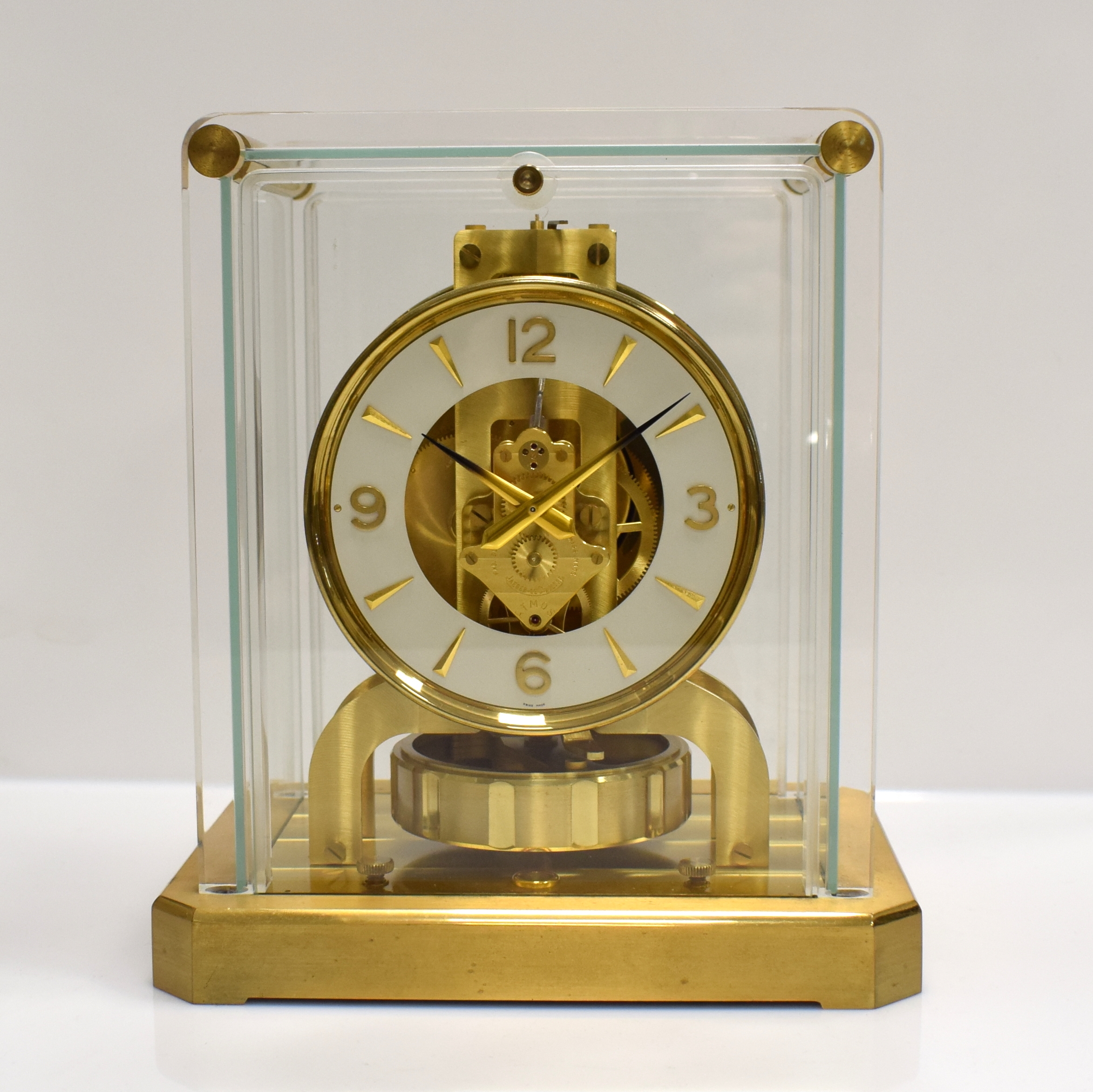 Detail a: Jaeger-LeCoultre seltene Drehpendel-Tischuhr Atmos V, Schweiz für den französischen Markt um 1965, verg., 5-seitig vergl. Geh., nach vorn zu ...