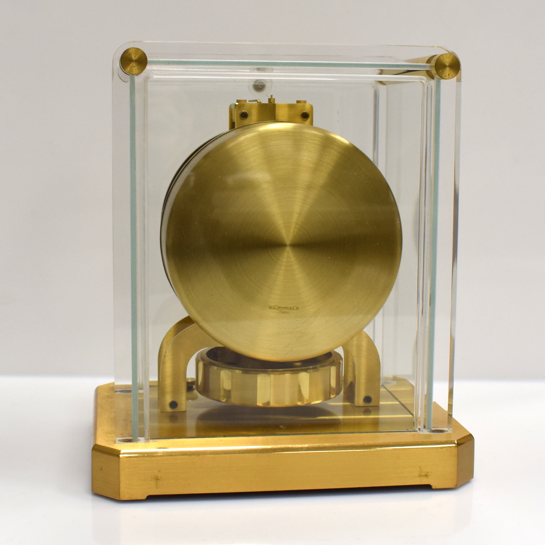Detail c: Jaeger-LeCoultre seltene Drehpendel-Tischuhr Atmos V, Schweiz für den französischen Markt um 1965, verg., 5-seitig vergl. Geh., nach vorn zu ...