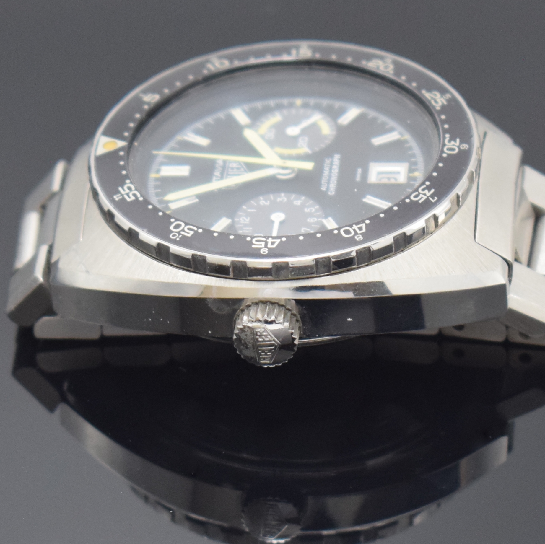 Detail e: HEUER Autavia Armbandchronograph in Stahl/ Stahlband Referenz 11630, Schweiz um 1975, Automatik, verschr. Geh., orig. Krone u. Drücker, beids. ...