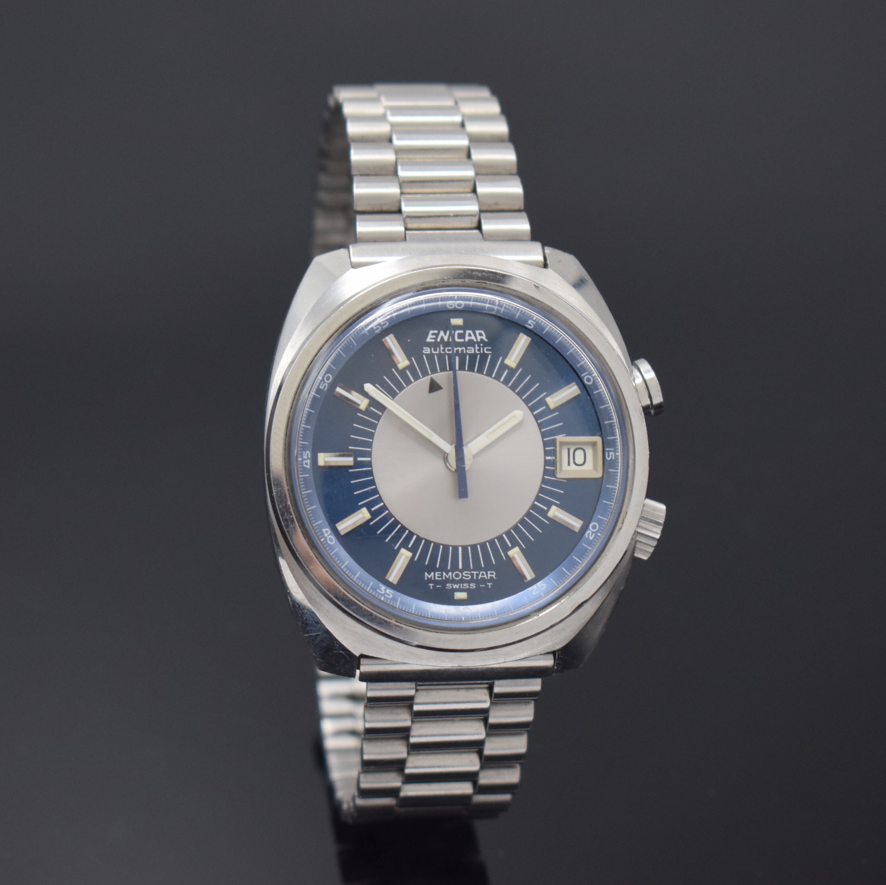 Detail b: ENICAR Memostar Armbandwecker in Stahl Referenz 298-01-01, Schweiz um 1970, Automatik, verschr. Geh., Boden verkr., neutrales Stahlband, blaues ...