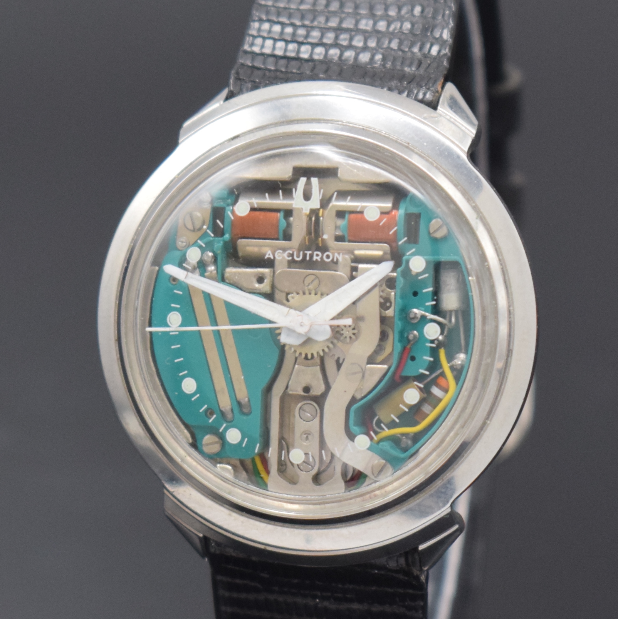 Detail a: BULOVA Accutron Spaceview Stimmgabel- Armbanduhr, Schweiz um 1965, verschr. Geh., rücks. Batteriefach u. Zeigerst., Plexiglas m. innen aufgedruckten ...