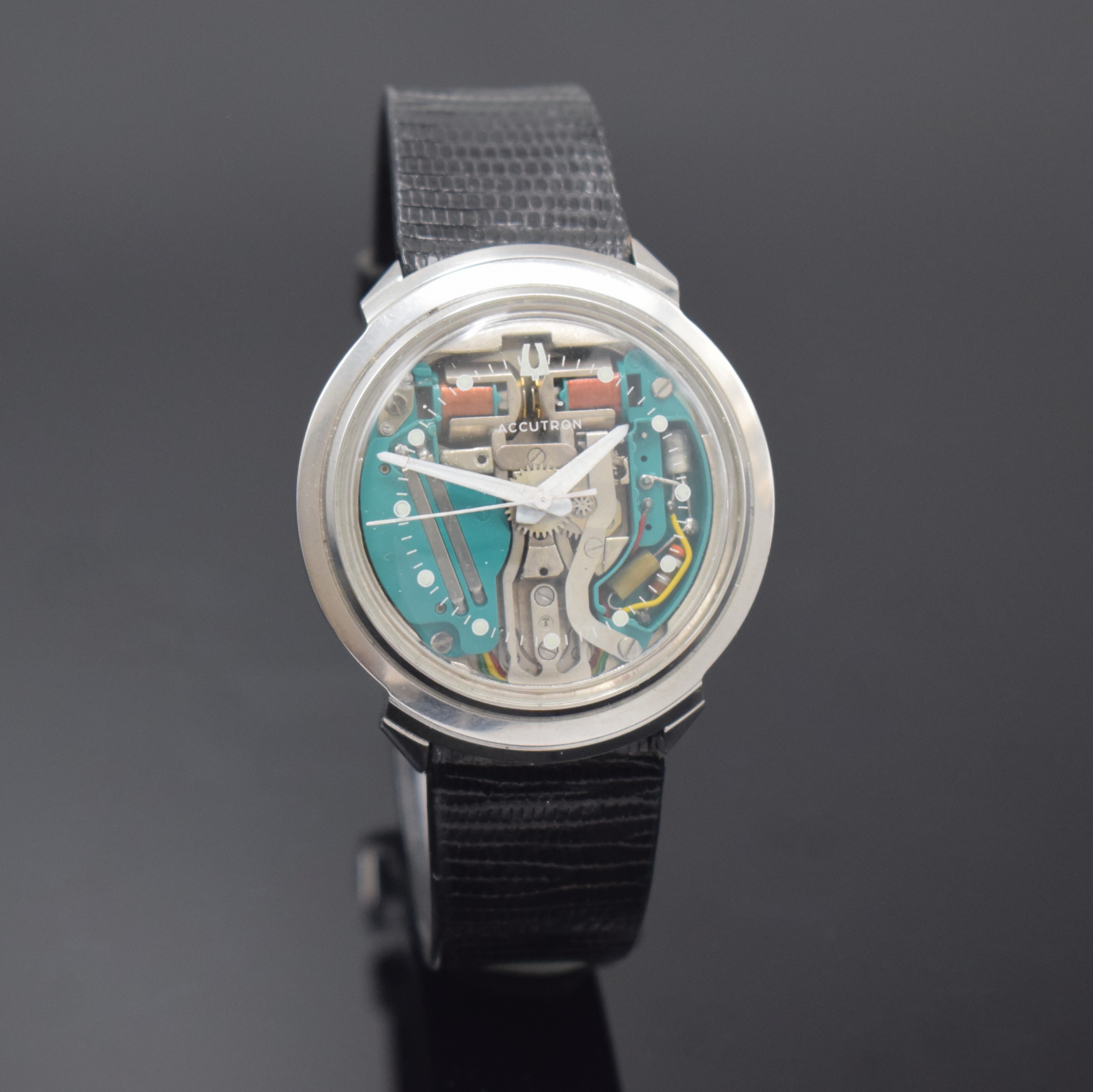 Detail b: BULOVA Accutron Spaceview Stimmgabel- Armbanduhr, Schweiz um 1965, verschr. Geh., rücks. Batteriefach u. Zeigerst., Plexiglas m. innen aufgedruckten ...
