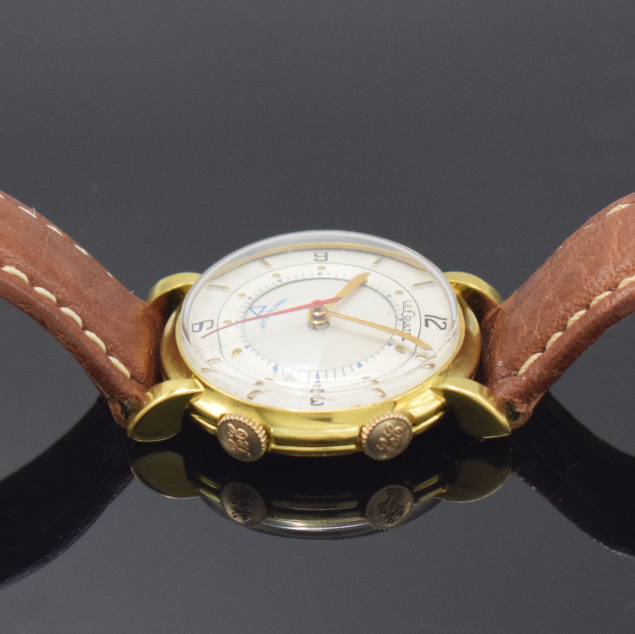 Detail b: LeCoultre Armbandwecker im 10k Goldfilled Gehäuse, Schweiz/USA um 1945, Handaufzug, 2 -tlg. Geh., Boden aufgedr., orig. Kronen, silb. ...