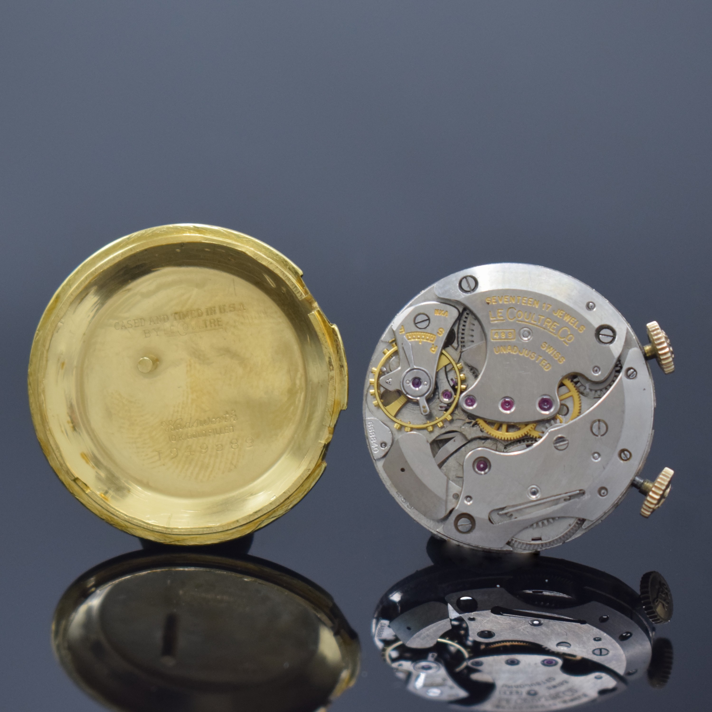 Detail d: LeCoultre Armbandwecker im 10k Goldfilled Gehäuse, Schweiz/USA um 1945, Handaufzug, 2 -tlg. Geh., Boden aufgedr., orig. Kronen, silb. ...
