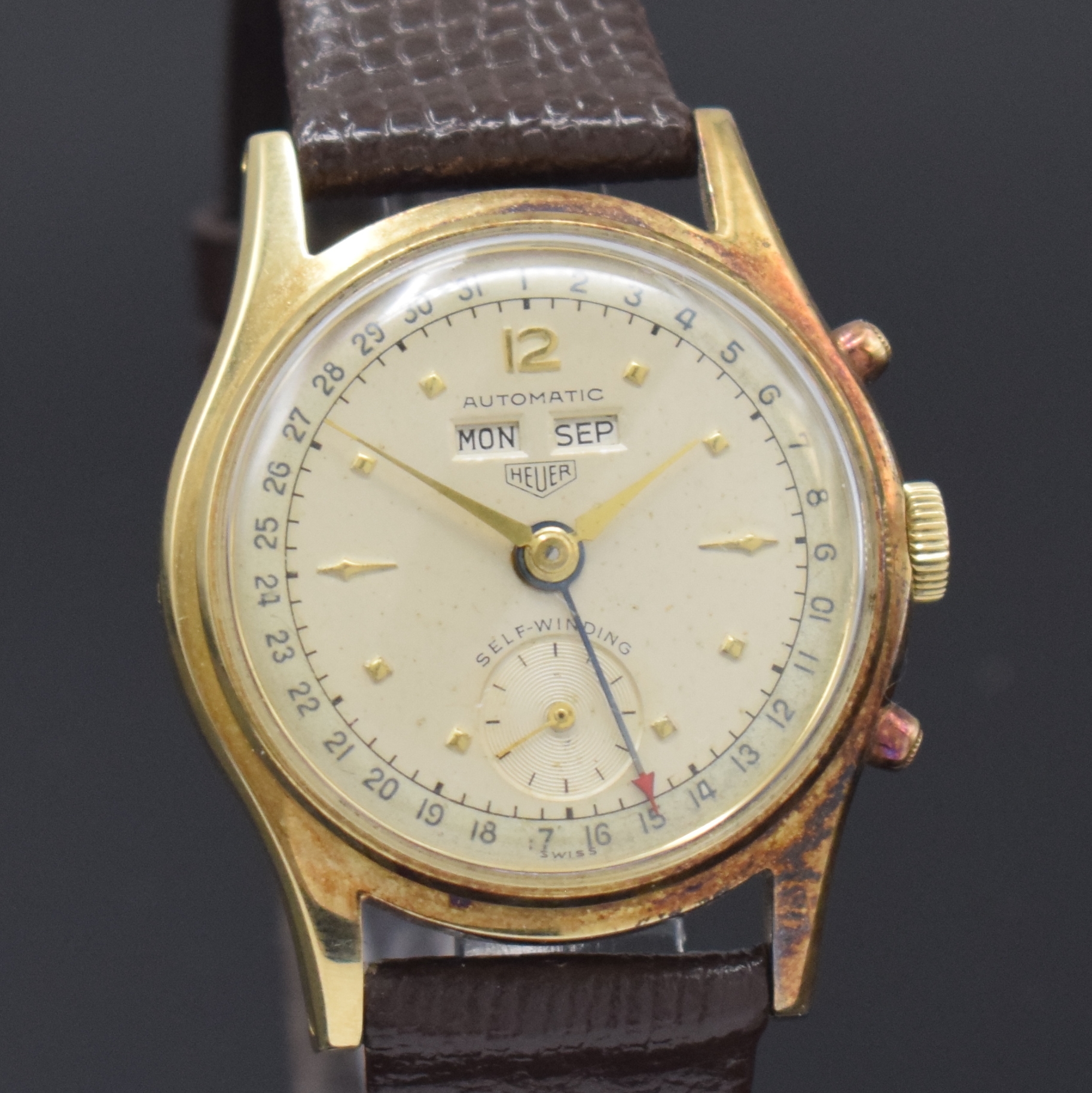 Detail a: HEUER Automatic seltene Armbanduhr mit Vollkalender in GG 585/000, Schweiz um 1950, Hammerautomatik, 2-tlg. Geh., Boden verschr.,seitl. Korrekturdr. ...