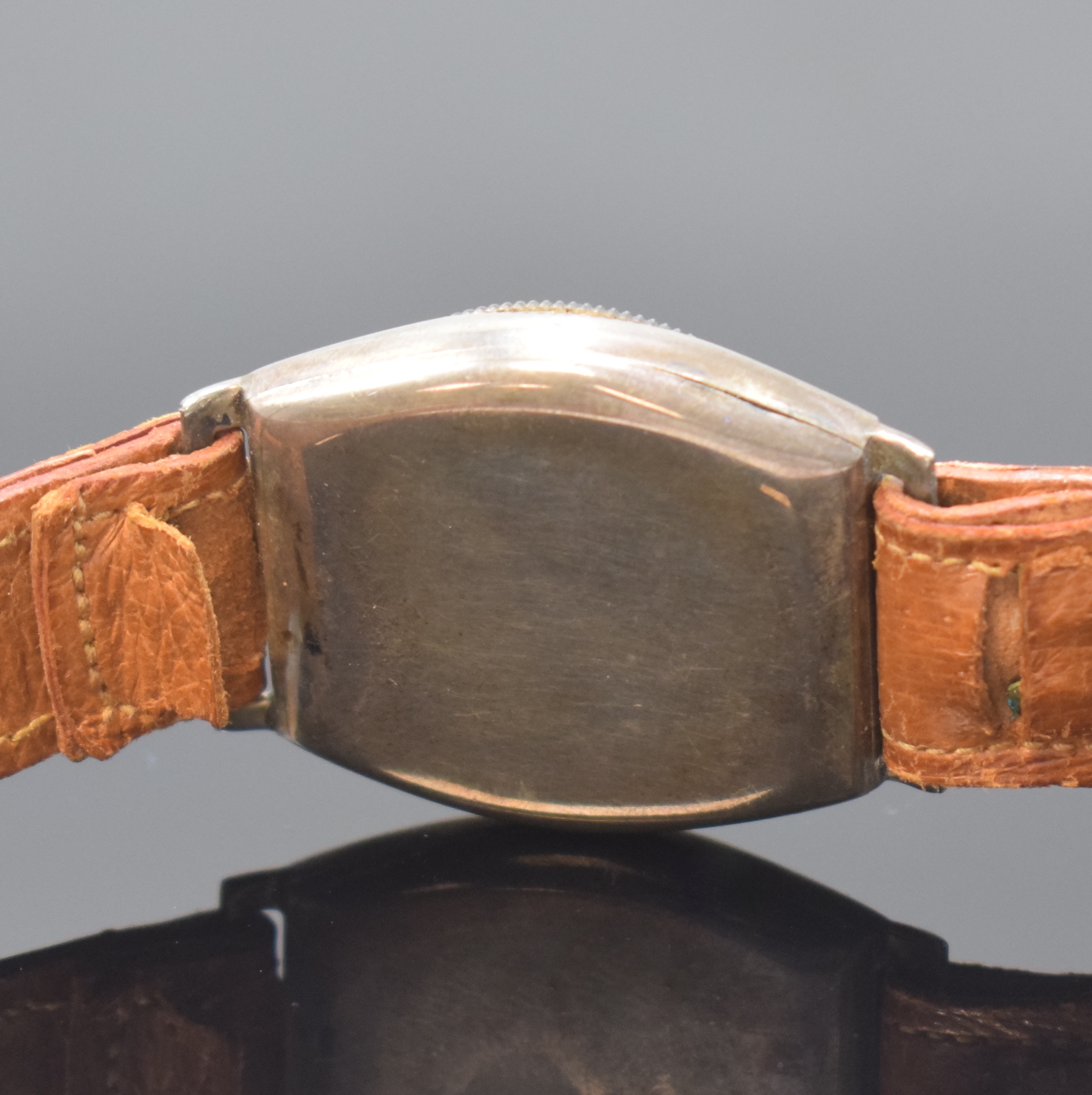 Detail e: HARWOOD frühe Automatik-Armbanduhr in Silber, Schweiz um 1930, Hammerautomatik, Tonneau- förm. Geh., Boden aufgedr., Riffel-Lünette zur ...