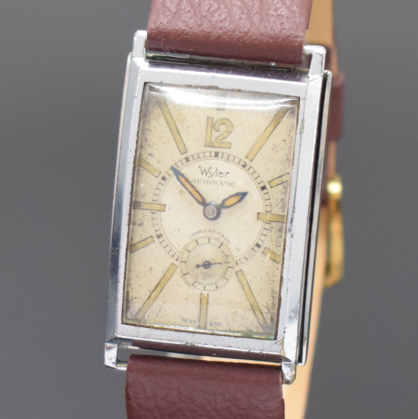 Detail a: WYLER frühe rechteckige Automatikuhr, Schweiz um 1930, verchr. Geh., Boden aufgedr., 2. beweglicher Boden für den Aufzug in Stahl, rücks. Krone f. ...