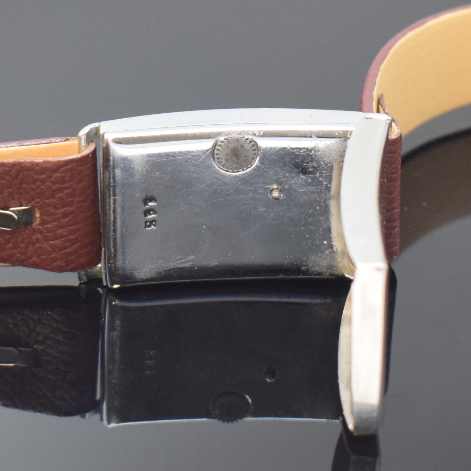 Detail d: WYLER frühe rechteckige Automatikuhr, Schweiz um 1930, verchr. Geh., Boden aufgedr., 2. beweglicher Boden für den Aufzug in Stahl, rücks. Krone f. ...