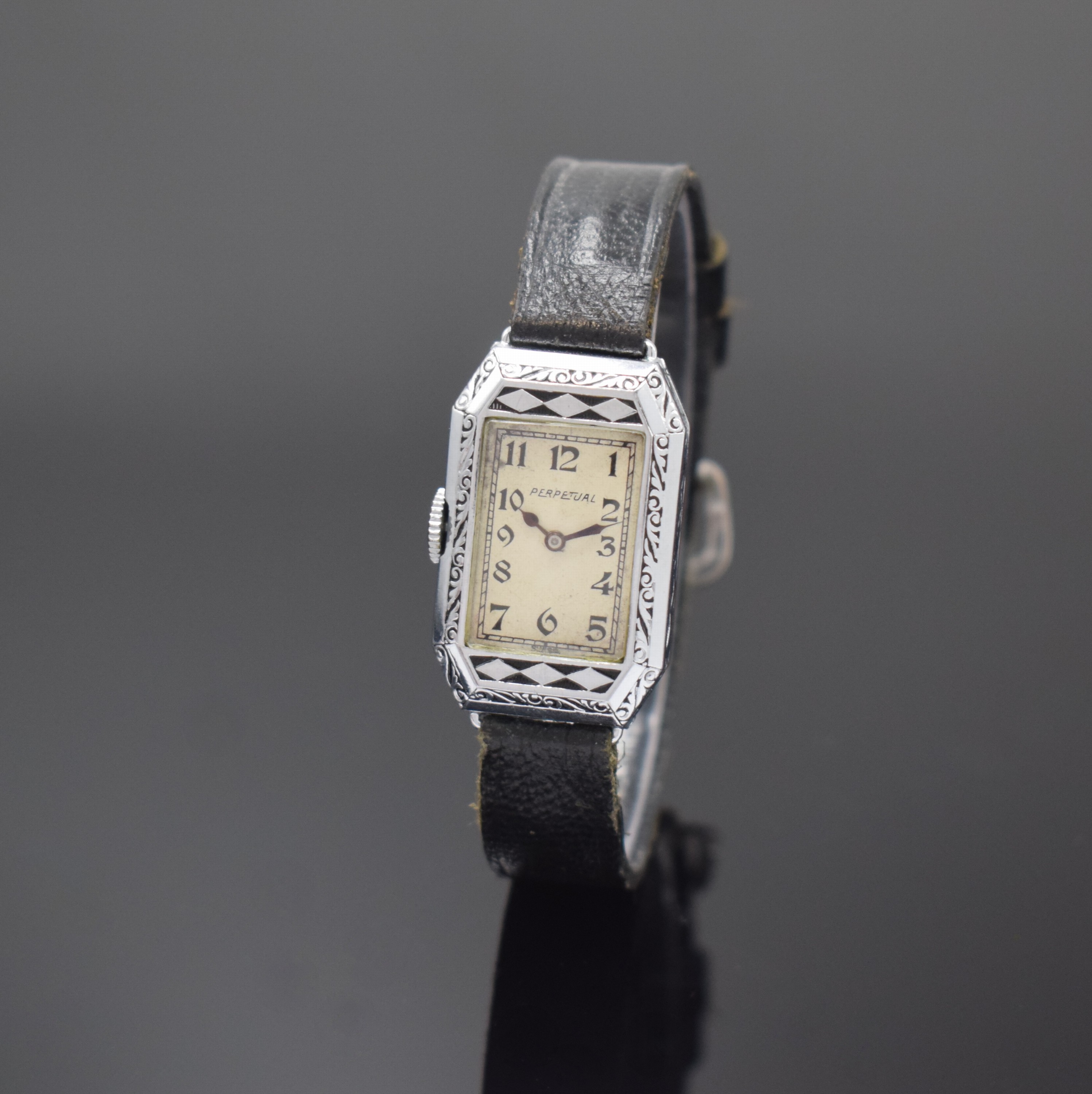 PERPETUAL SELF WINDING WATCH Co frühe Automatikarmbanduhr, Schweiz/Deutschland um 1930, Pendel-Automatik, rechteck. 14K Goldfilled Geh., Front u. ...