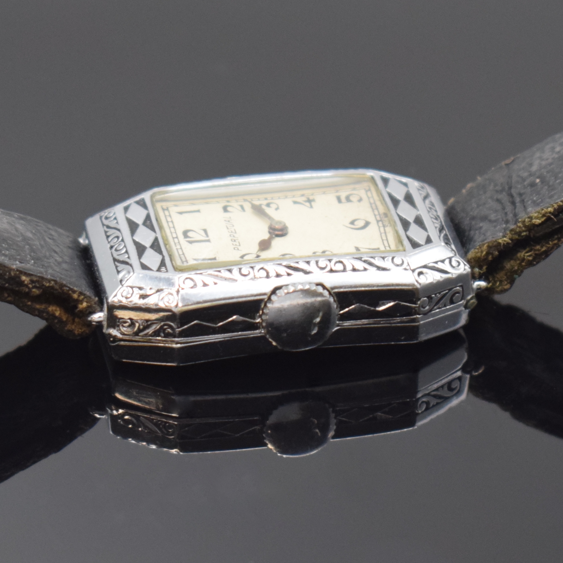 Detail b: PERPETUAL SELF WINDING WATCH Co frühe Automatikarmbanduhr, Schweiz/Deutschland um 1930, Pendel-Automatik, rechteck. 14K Goldfilled Geh., Front u. ...