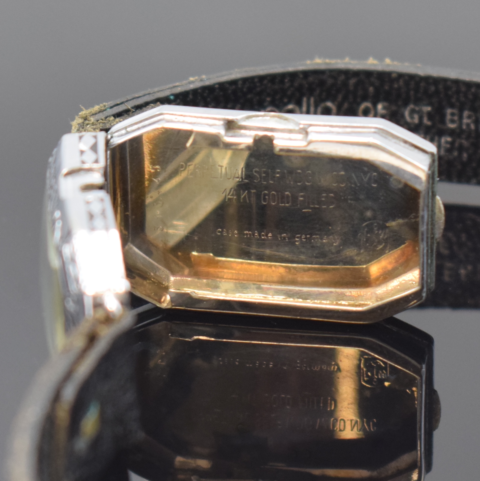 Detail d: PERPETUAL SELF WINDING WATCH Co frühe Automatikarmbanduhr, Schweiz/Deutschland um 1930, Pendel-Automatik, rechteck. 14K Goldfilled Geh., Front u. ...