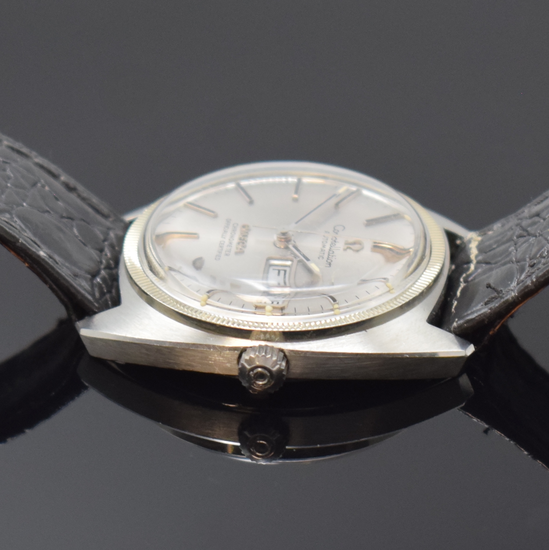 Detail b: OMEGA Constellation Armbandchronometer in Stahl/WG Referenz 168.029, Schweiz um 1971, Automatik, verschr. Geh., orig. Krone u. Glas, WG ...
