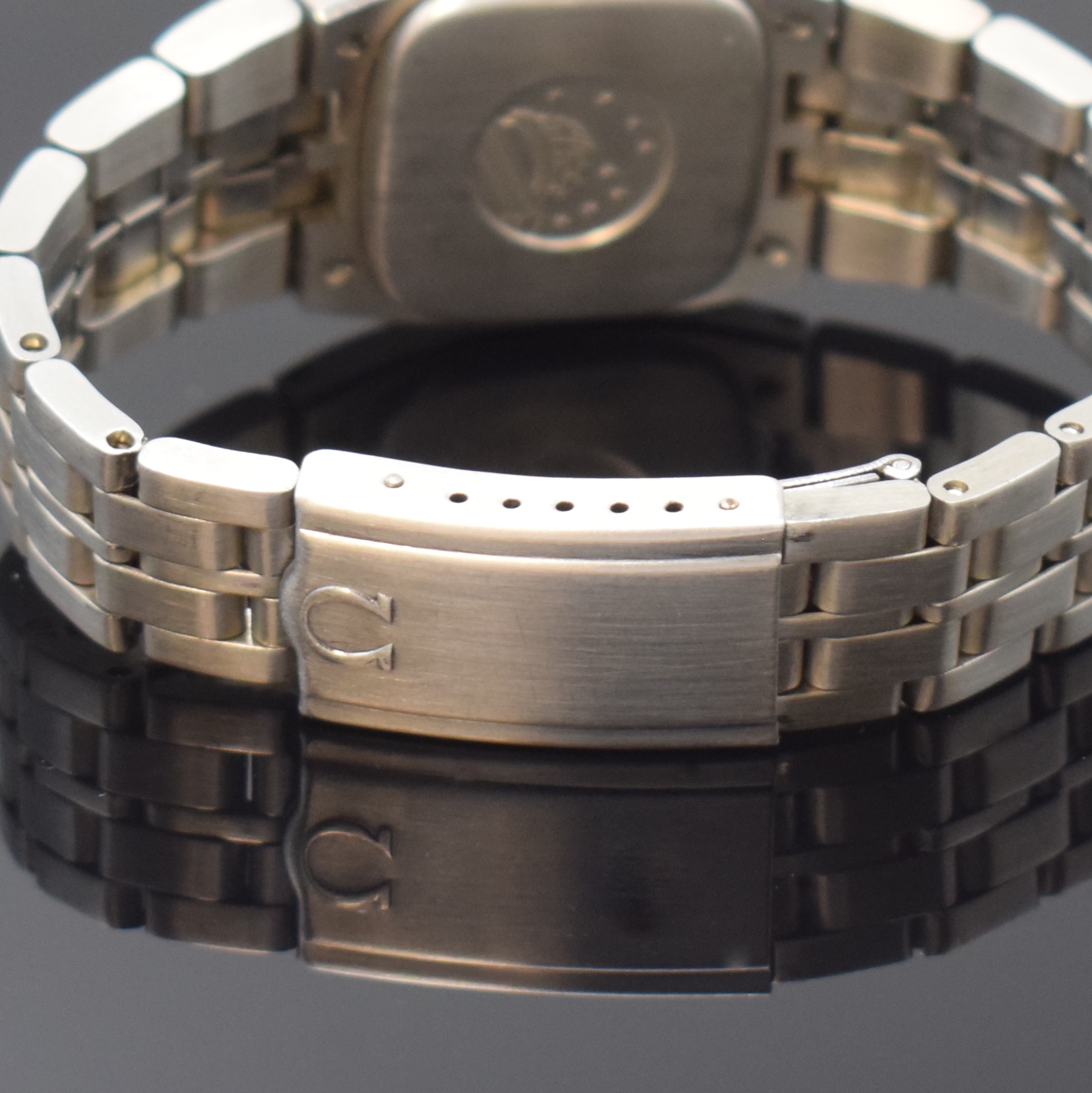 Detail b: OMEGA Constellation Damenarmbanduhr Referenz 567.012 in Stahl/Stahlband, Schweiz um 1969, Automatik, 4-fach verschr. Geh. m. integr. Band, Krone u. ...