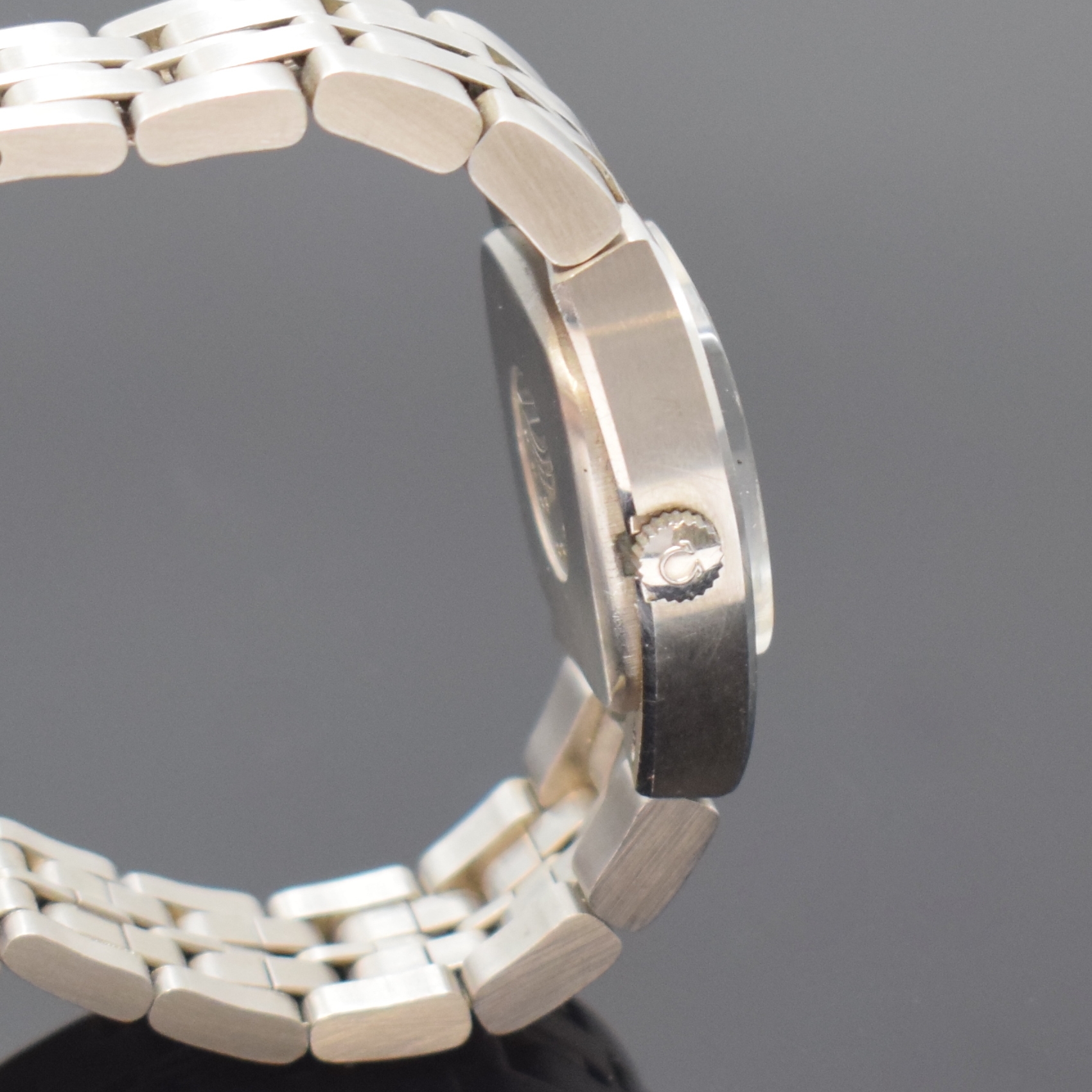 Detail c: OMEGA Constellation Damenarmbanduhr Referenz 567.012 in Stahl/Stahlband, Schweiz um 1969, Automatik, 4-fach verschr. Geh. m. integr. Band, Krone u. ...