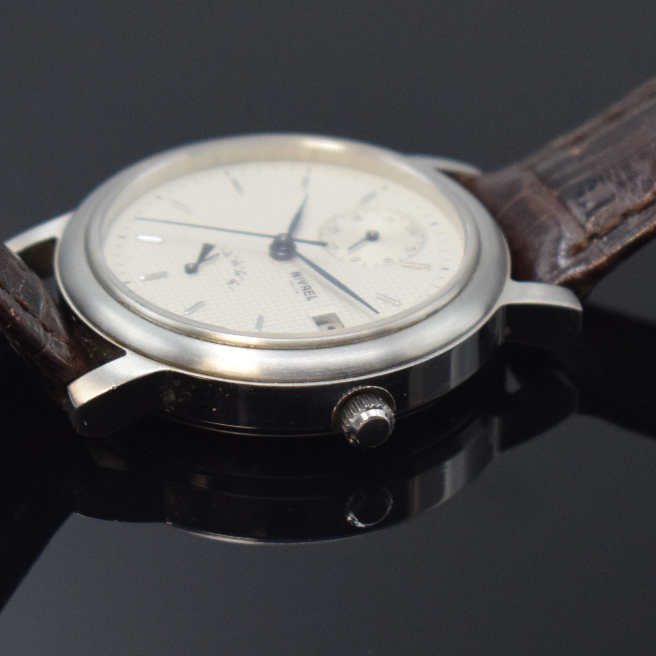 Detail b: NIVREL Armbanduhr mit Gangreserveanzeige und 2. Zeitzone, Schweiz um 1995, Automatik, beids. vergl. Geh., Boden u. Krone verschr., silb. ...