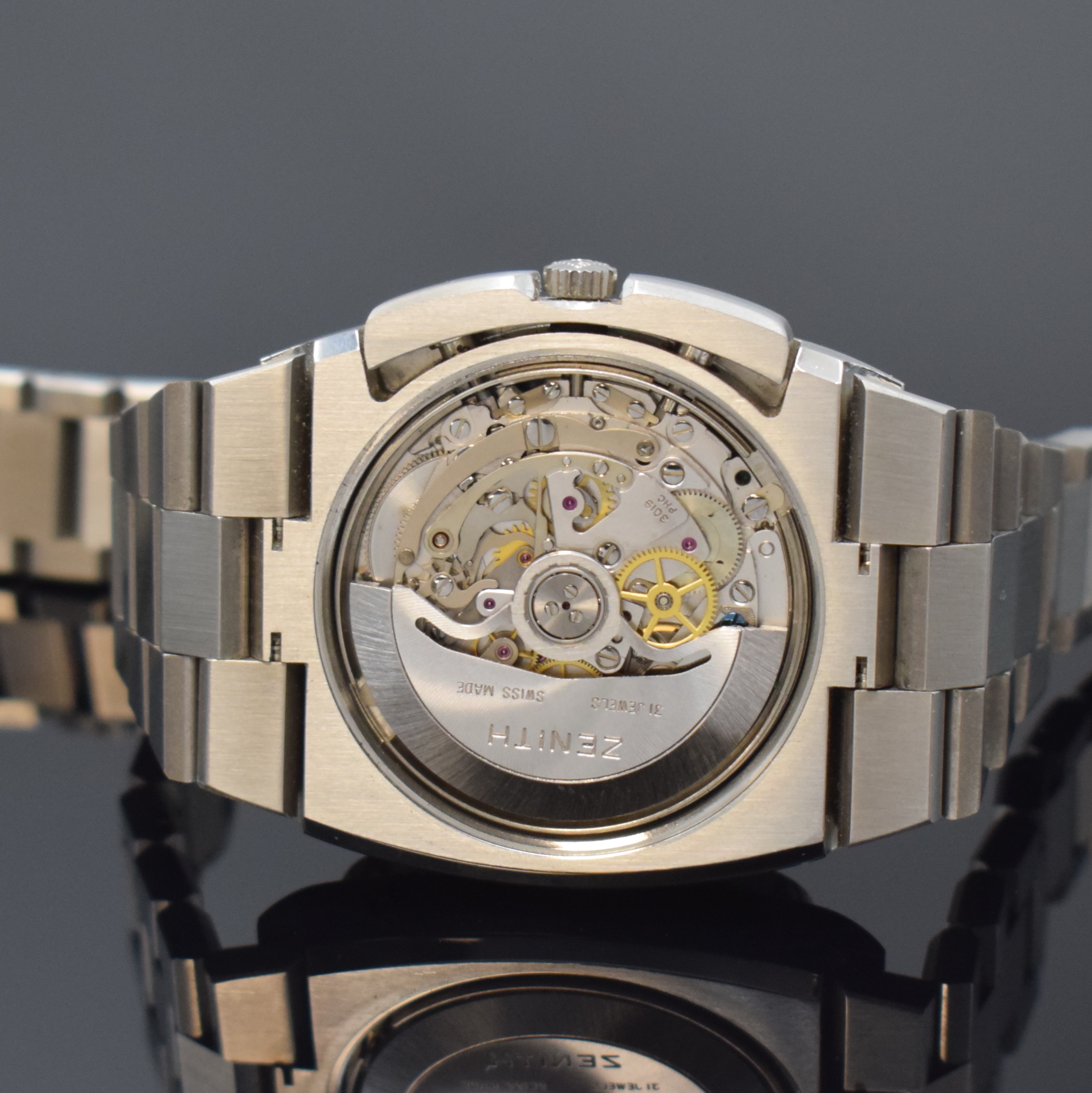Detail e: ZENITH El Primero TV-Screen Armbandchronograph Referenz 01-0200-415 in Stahl mit Stahlband, Schweiz um 1975, Automatik, verschr. Geh. m. integr. ...