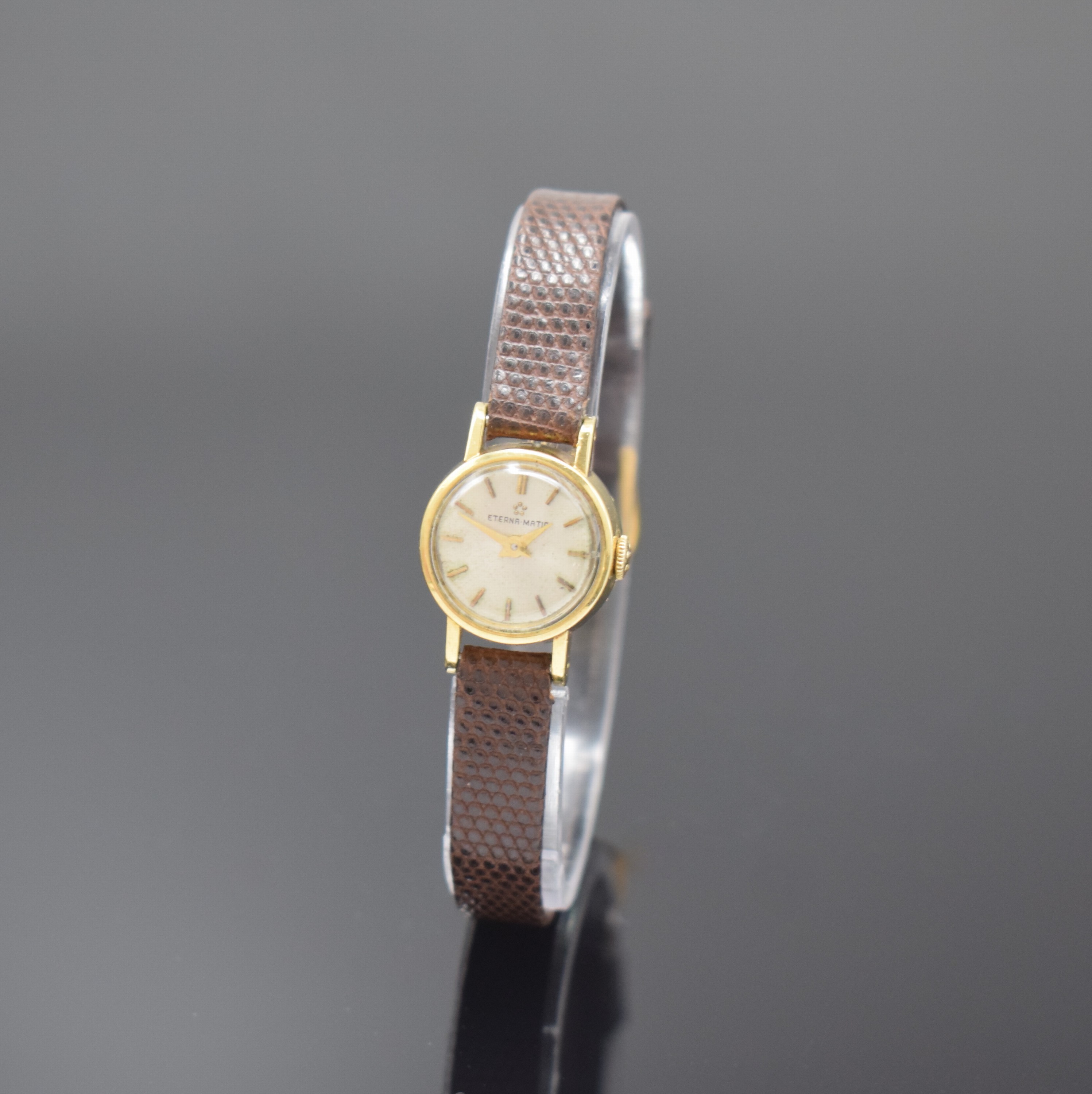 ETERNA Golden Heart sehr kleine Damenarmbanduhr in GG 750/000, Schweiz um 1960, Automatik, 2-tlg. Geh., aufgedr. Boden bez. "Golden Heart", ...