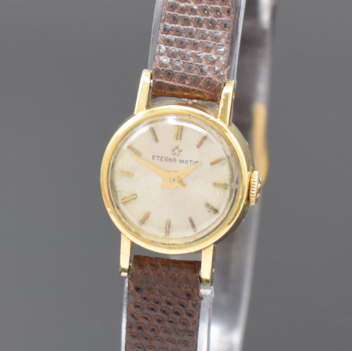 Detail a: ETERNA Golden Heart sehr kleine Damenarmbanduhr in GG 750/000, Schweiz um 1960, Automatik, 2-tlg. Geh., aufgedr. Boden bez. "Golden Heart", ...