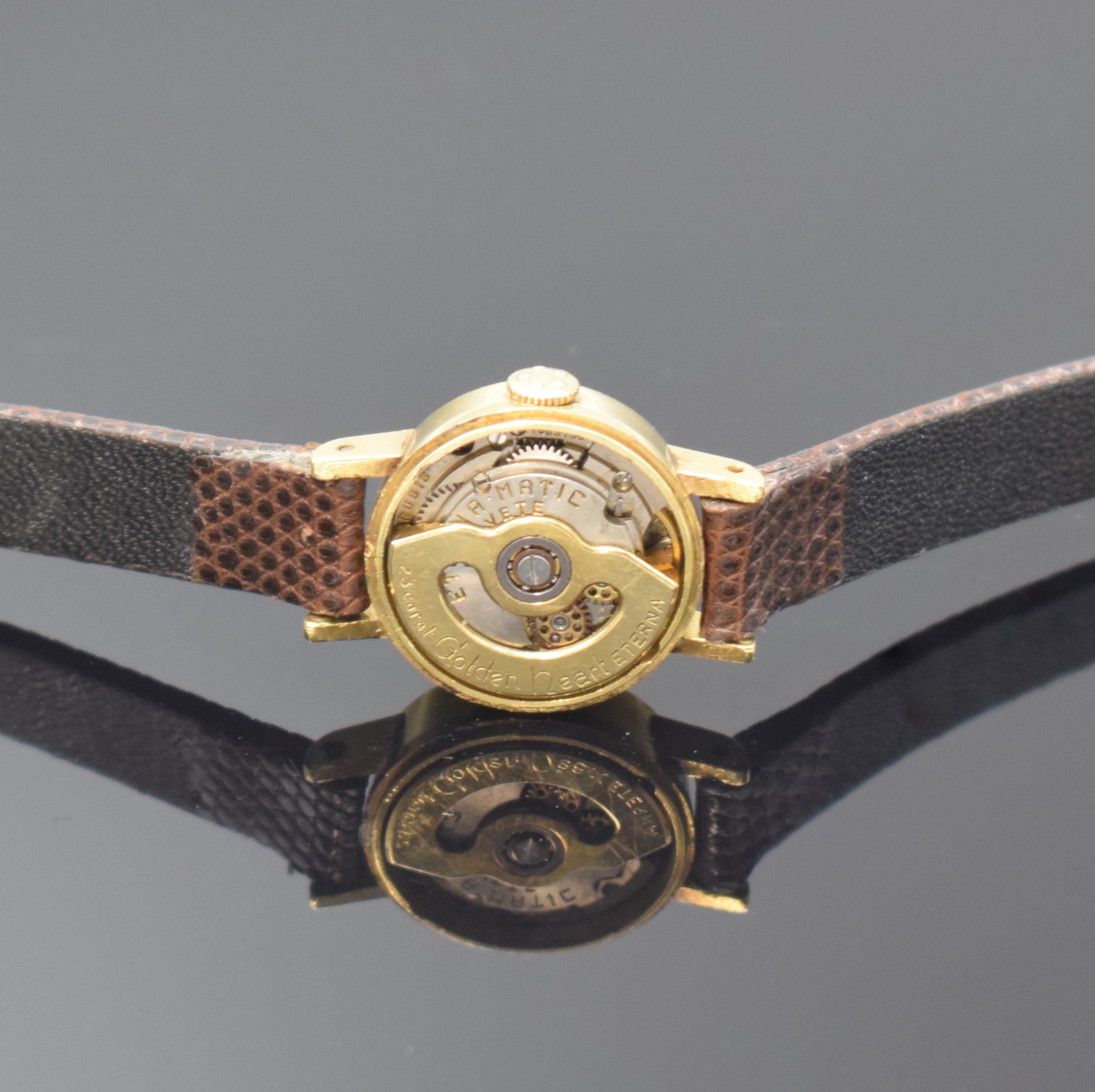 Detail d: ETERNA Golden Heart sehr kleine Damenarmbanduhr in GG 750/000, Schweiz um 1960, Automatik, 2-tlg. Geh., aufgedr. Boden bez. "Golden Heart", ...