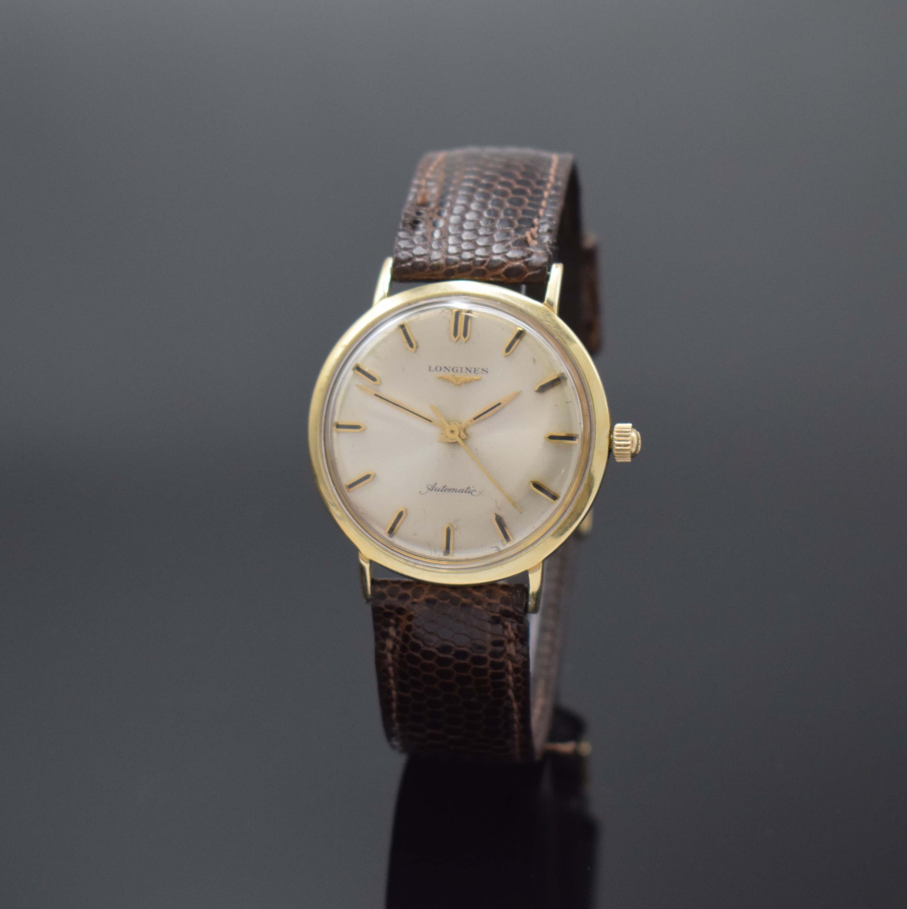 LONGINES Armbanduhr in GG 585/000, Schweiz / USA um 1960, Automatik, amerikanisches Monocogue-Geh., silb. orig. Zifferbl. m. aufgel. Indizes ...