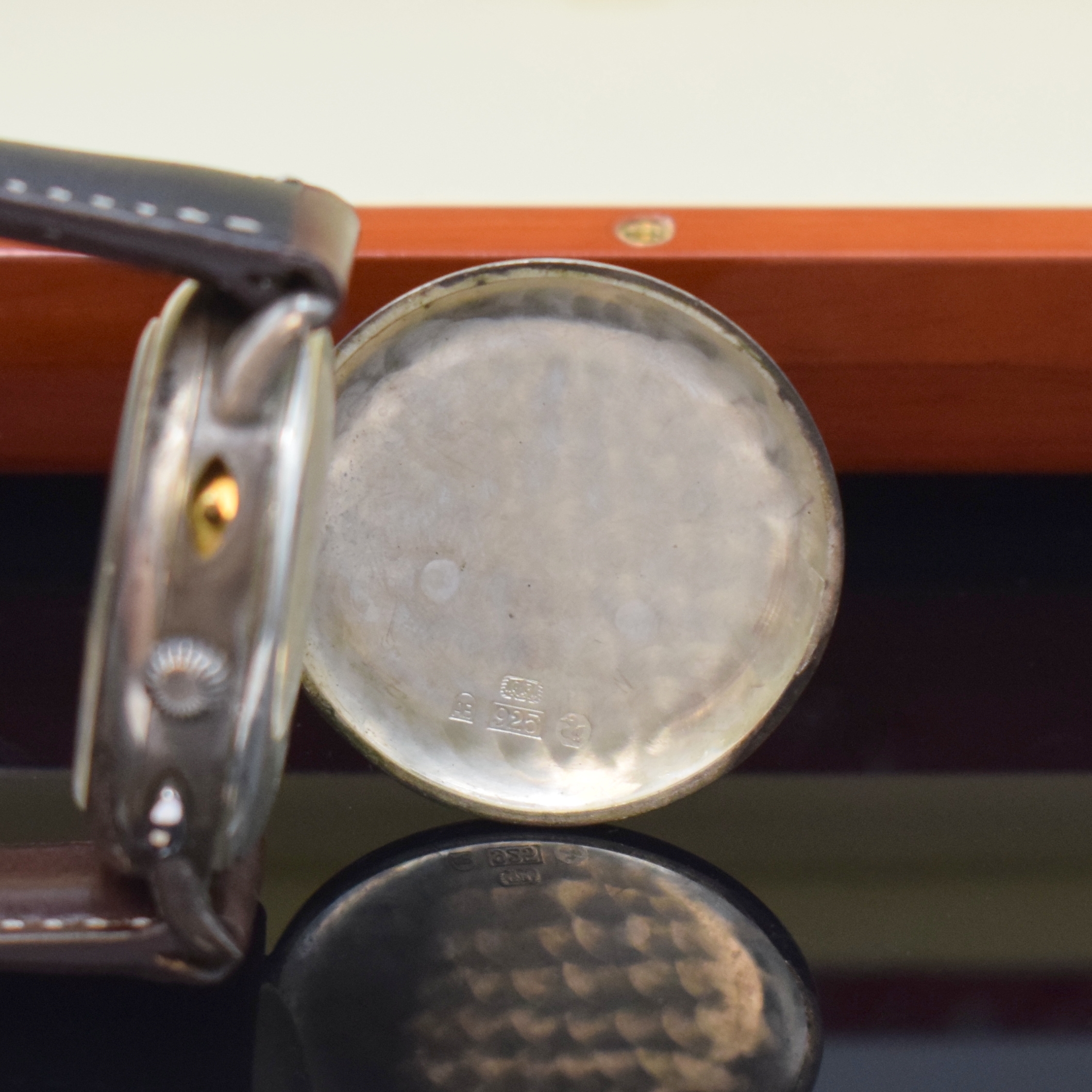 Detail e: DUBOIS Armbandchronograph in 925er Silber, Automatik, Schweiz 1990er Jahre, Geh. angel., Scharnierboden, Glasrand und Cuv. aufgedr., emailfarb. ...