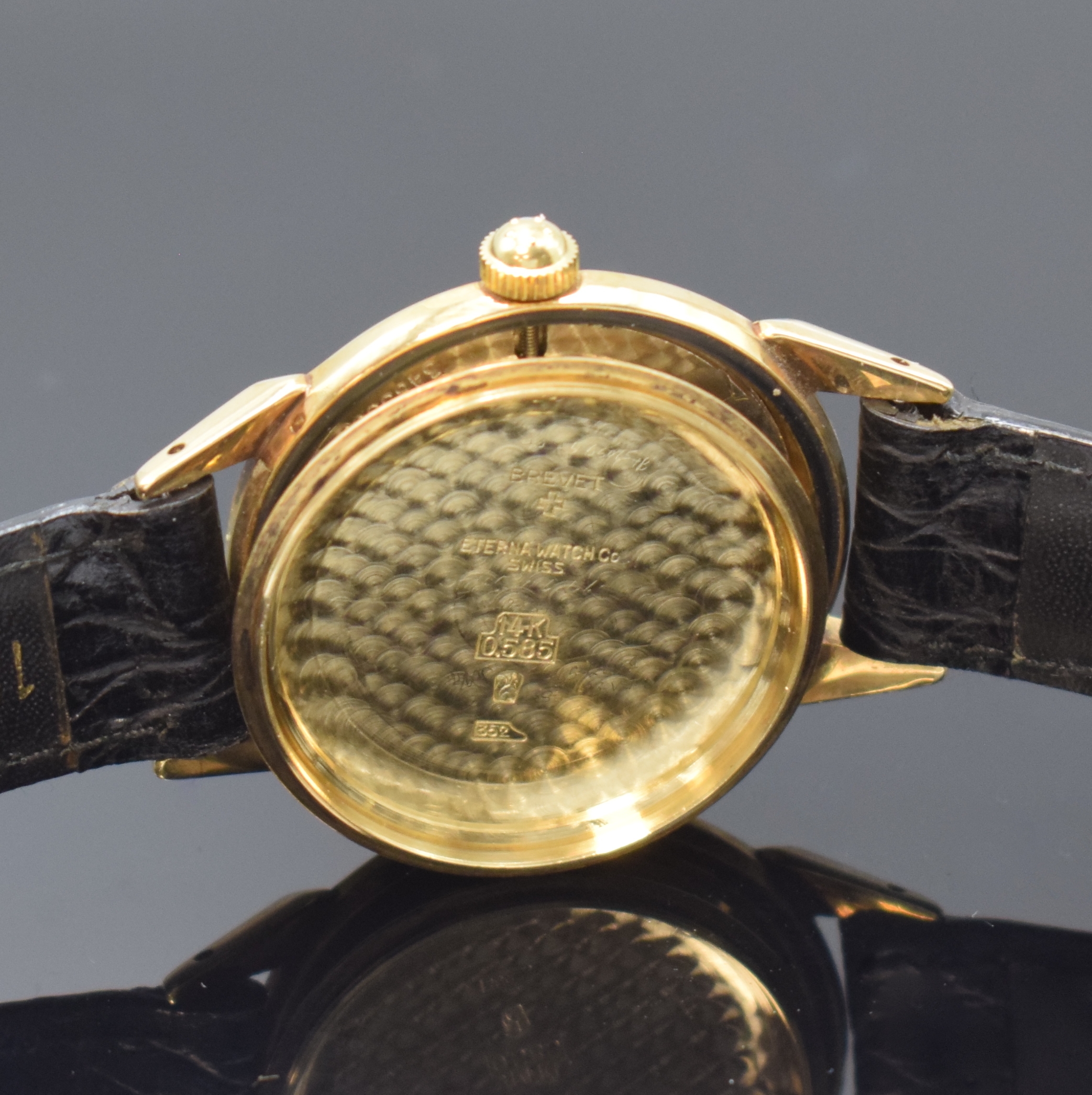 Detail f: ETERNA-MATIC Armbanduhr in GG 585/000, Automatik, Schweiz um 1955, verschr. Boden mit graviertem Monogram JJM, Zifferblatt m. aufgel. Indizes rest., ...