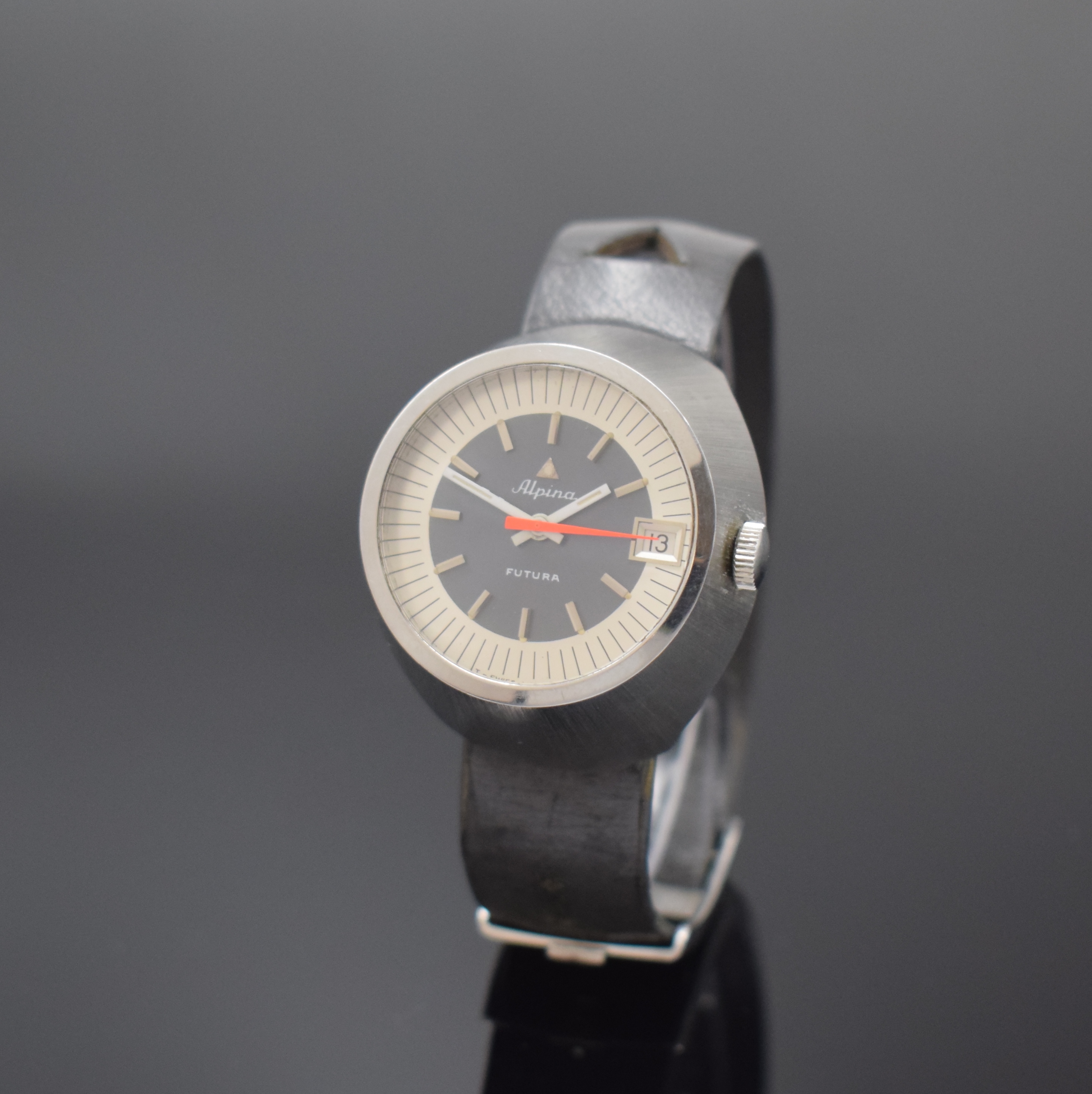 ALPINA Futura seltene Armbanduhr in Stahl, Automatik, Schweiz um 1970, sog. Drivers Watch, orig. Lederband m. orig. Dornschl., Boden verschr., orig. ...