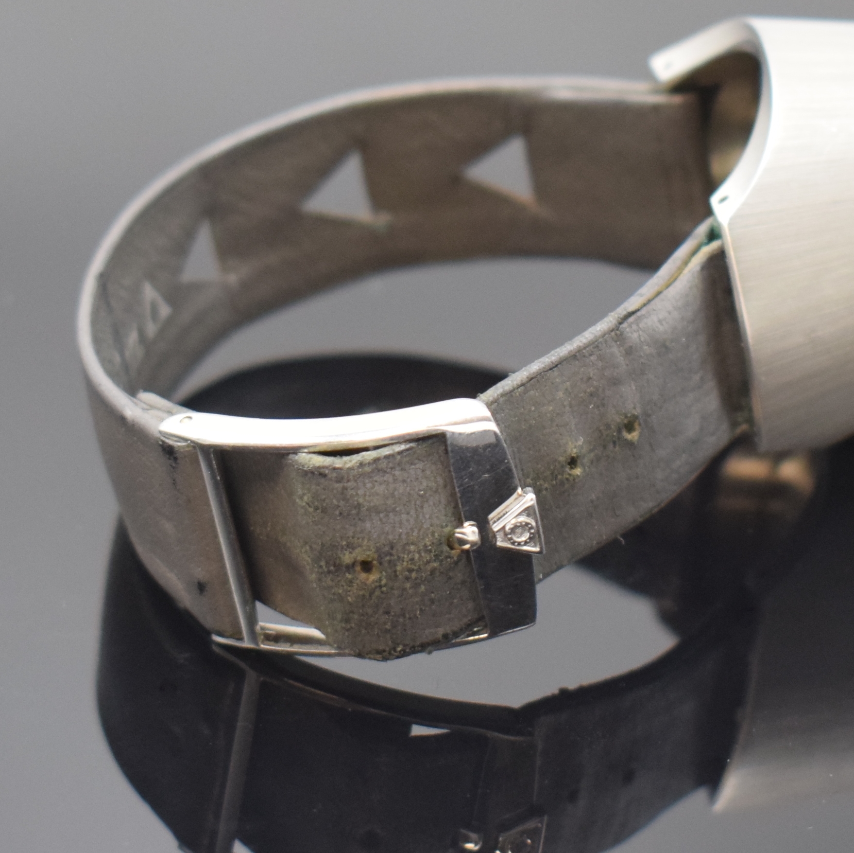 Detail b: ALPINA Futura seltene Armbanduhr in Stahl, Automatik, Schweiz um 1970, sog. Drivers Watch, orig. Lederband m. orig. Dornschl., Boden verschr., orig. ...