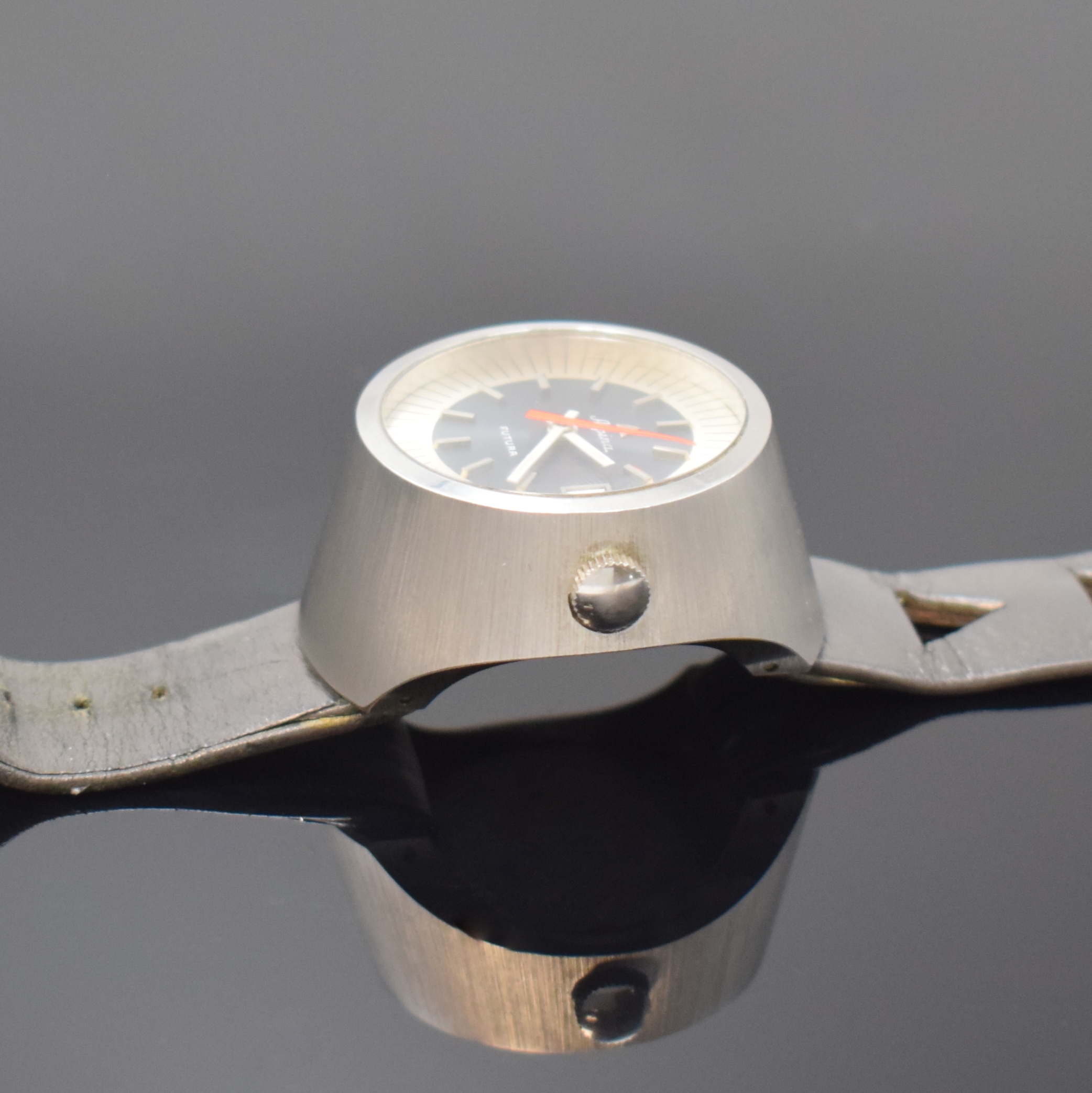 Detail c: ALPINA Futura seltene Armbanduhr in Stahl, Automatik, Schweiz um 1970, sog. Drivers Watch, orig. Lederband m. orig. Dornschl., Boden verschr., orig. ...