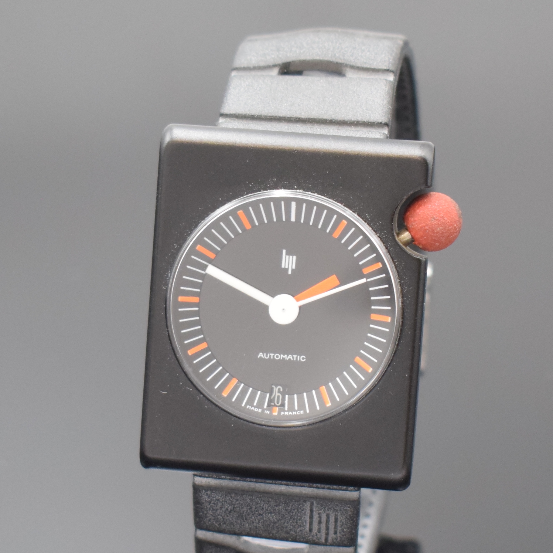 Detail a: LIP seltene Herrenarmbanduhr Design Roger Tallon, Frankreich um 1975, Automatik, rechteckiges, schwarz beschichtetes Metallgeh., geschr. Stahlboden, ...