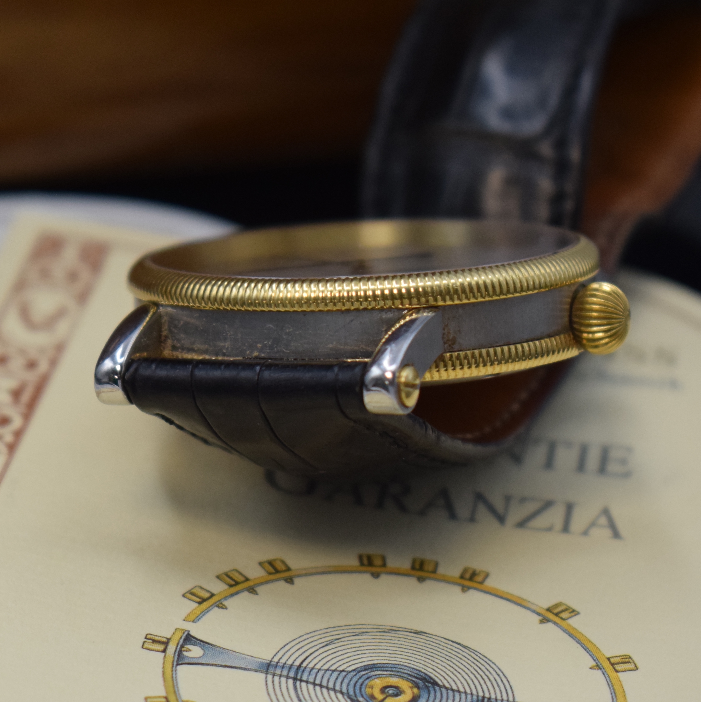 Detail e: CHRONOSWISS Herrenarmbanduhr Kairos in Edelstahl/Gold Referenz CH 2822, Schweiz um 2000, Automatik, beids. vergl. Gehäuse, Boden geschr., silb., im ...