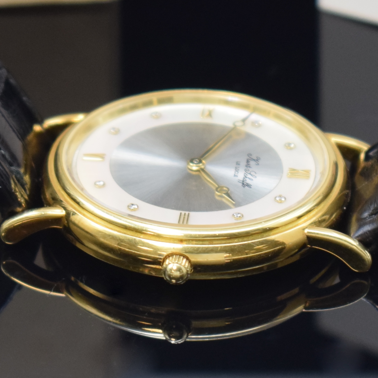 Detail c: KURT SCHAFFO "Elegance" feine und seltene Armbanduhr in GG 750/000, Automatik, beids. vergl., Boden aufgedr., orig. Lederband m. orig. GG ...