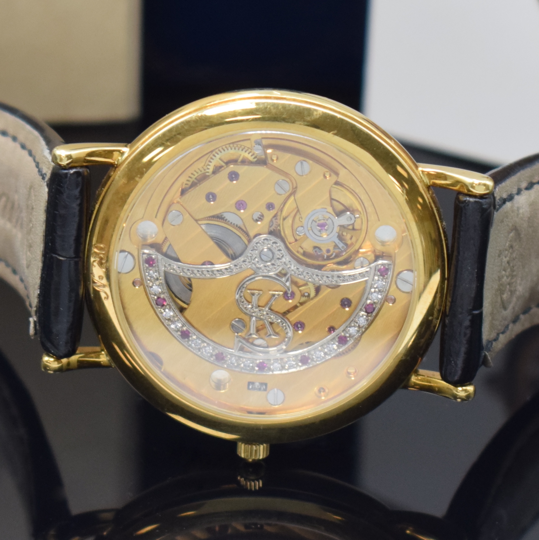 Detail e: KURT SCHAFFO "Elegance" feine und seltene Armbanduhr in GG 750/000, Automatik, beids. vergl., Boden aufgedr., orig. Lederband m. orig. GG ...