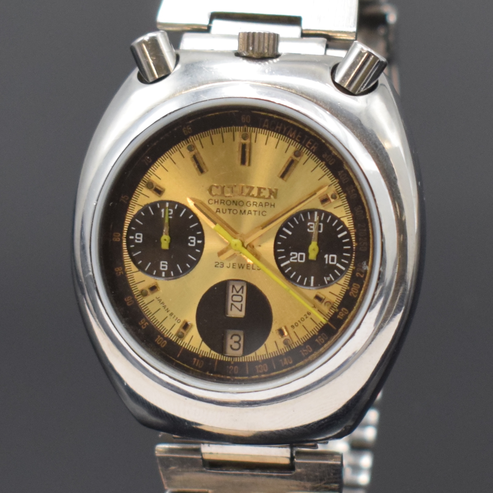 Detail a: CITIZEN Bullhead Armbandchronograph Referenz 4-901177K, Japan um 1972, Automatik, pultförmiges Metallgeh. inkl. orig. Gliederband m. Faltschl., ...