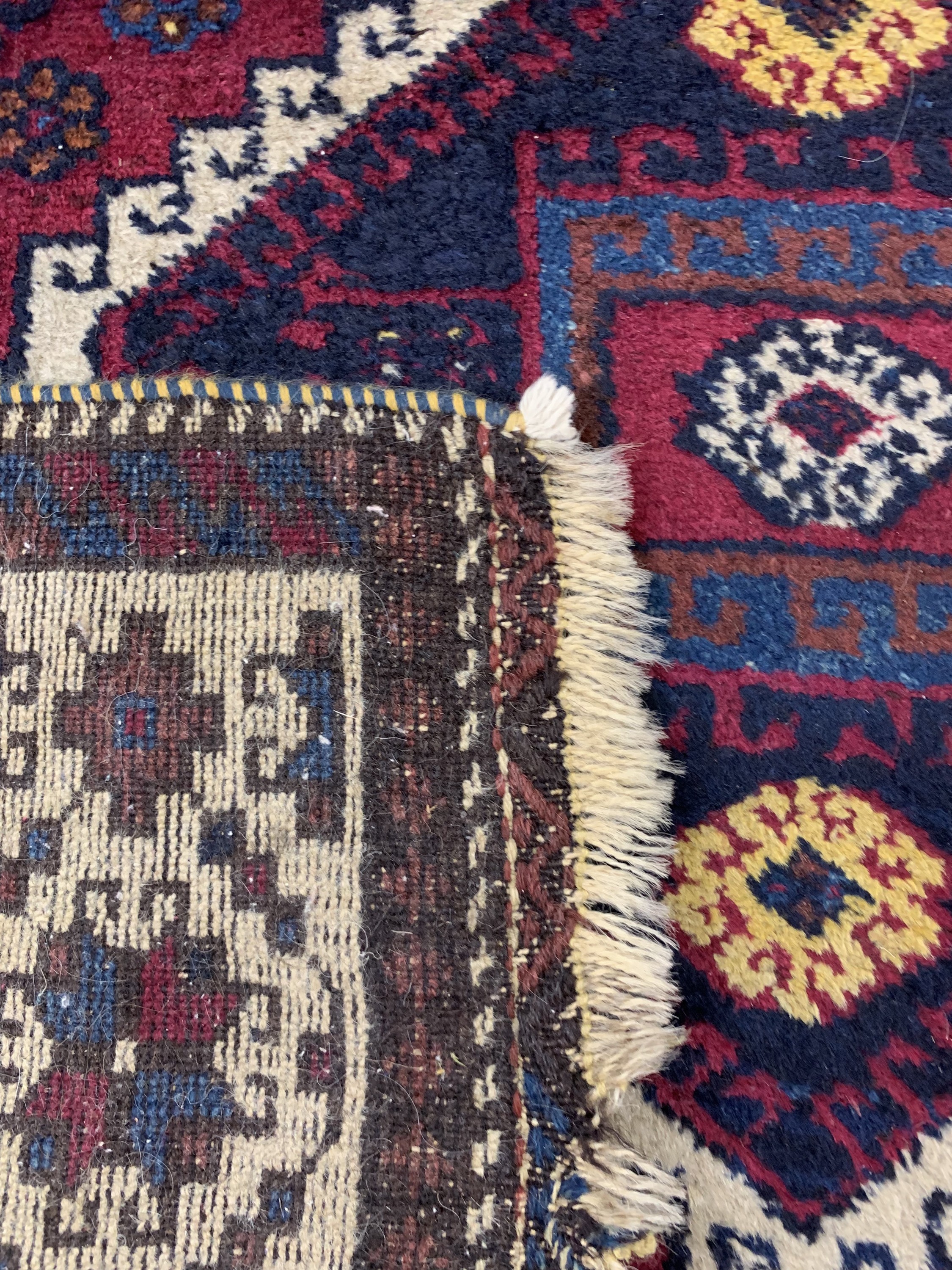 Detail e: Yürük antik, Türkei, um 1900, Wolle auf Wolle, ca. 230 x 125 cm, EHZ: 3