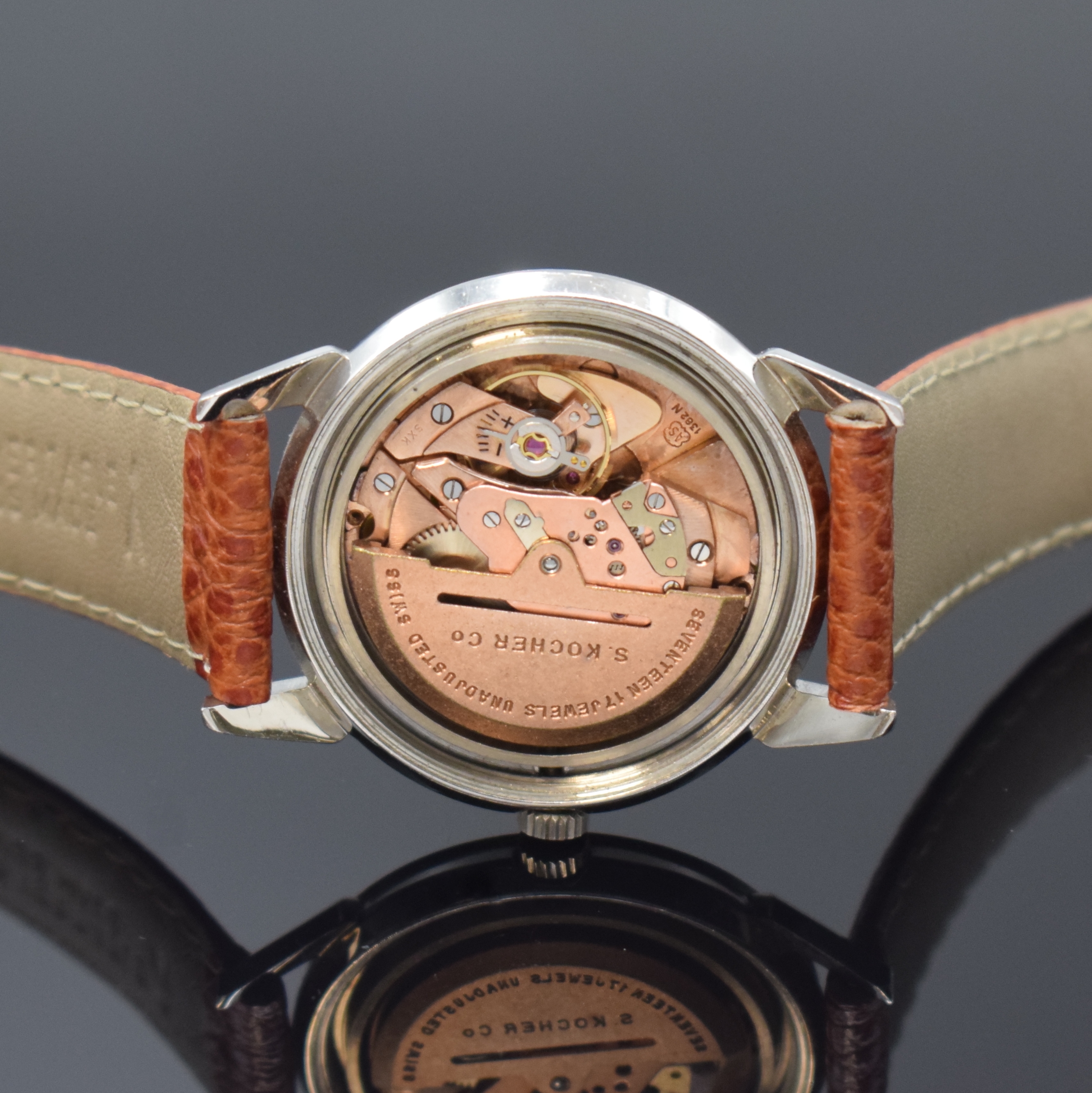 Detail e: ESKA seltene Herrenarmbanduhr mit Gangreserve, Automatik, Schweiz um 1958, Edelstahl, Boden verschr., silb., streifenguill. Zifferbl., Gangreserve 36 ...