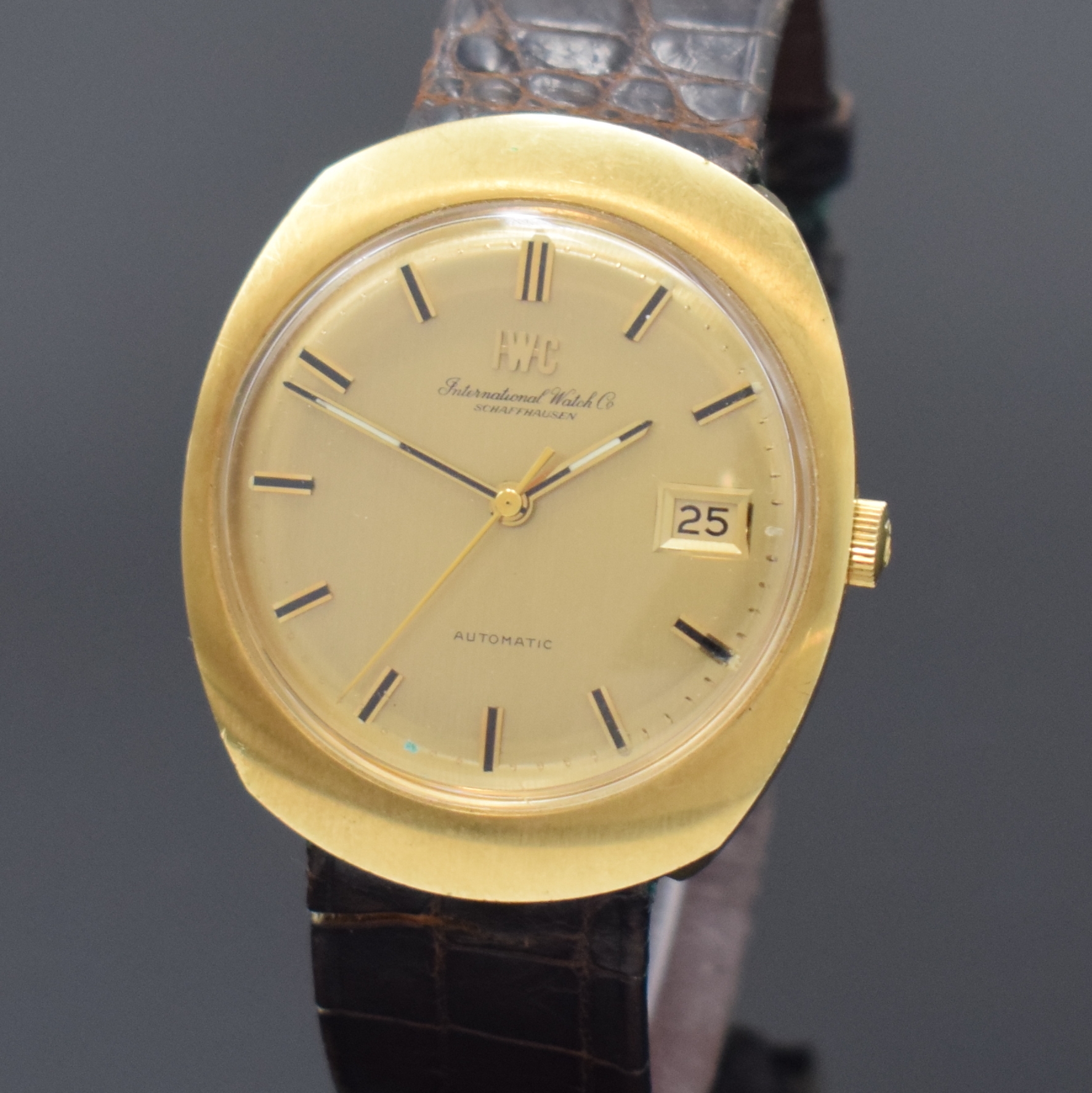 Detail a: IWC seltene Herrenarmbanduhr in GG 750/000 Referenz R815A, Schweiz um 1970, Automatik, massives Monocoque-Geh. inkl. orig. Lederband (zu ers.) m. ...