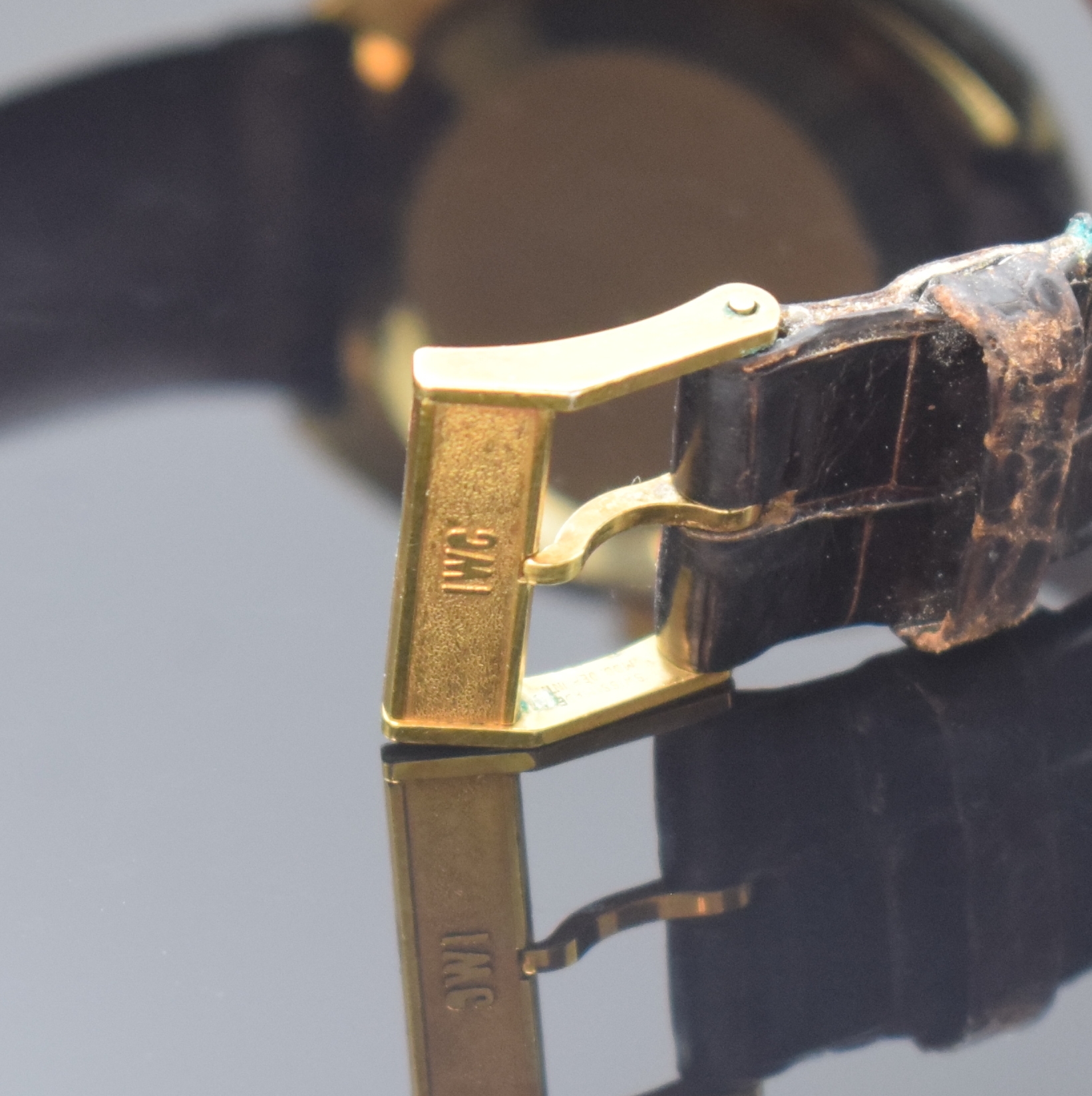Detail b: IWC seltene Herrenarmbanduhr in GG 750/000 Referenz R815A, Schweiz um 1970, Automatik, massives Monocoque-Geh. inkl. orig. Lederband (zu ers.) m. ...