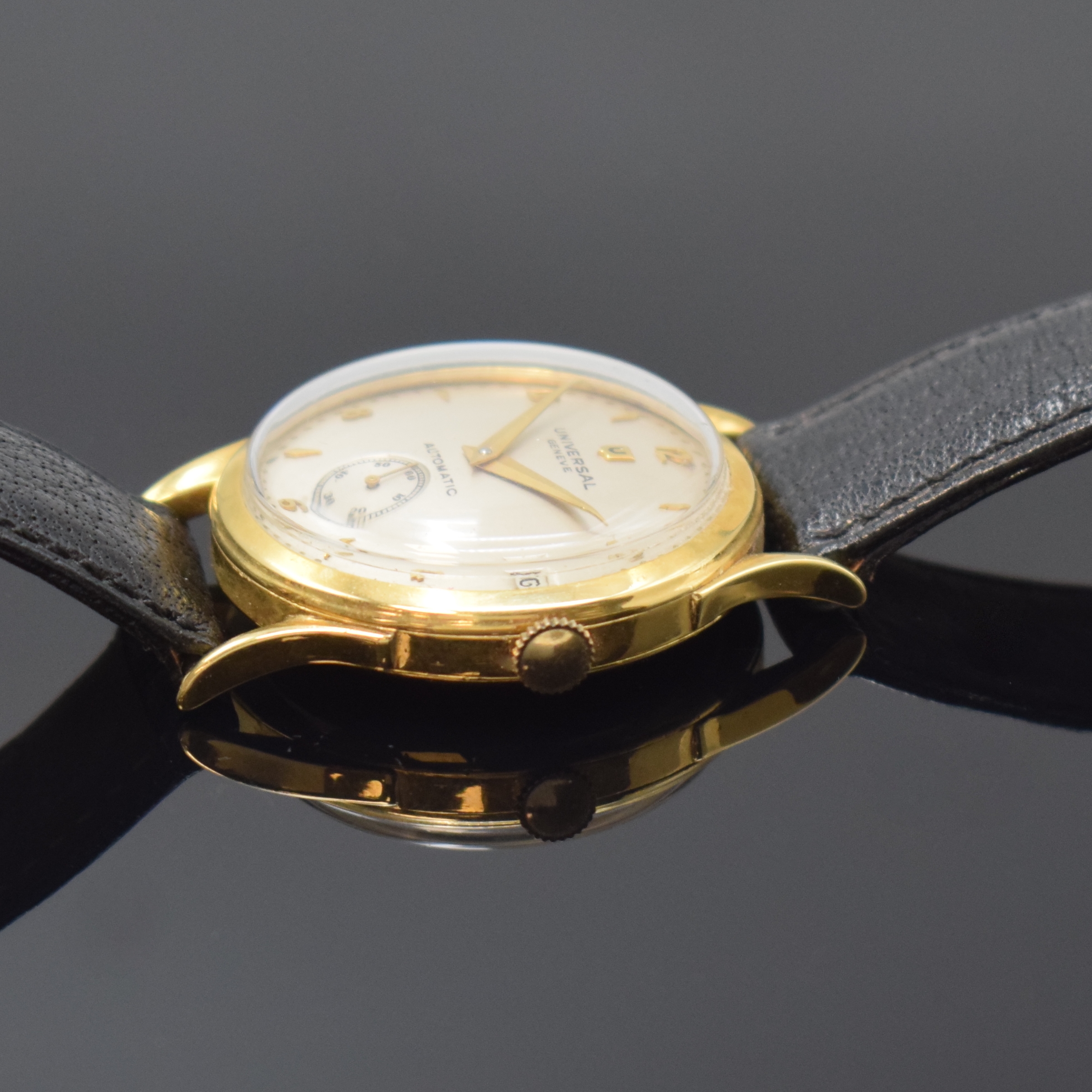 Detail b: UNIVERSAL GENEVE Herrenarmbanduhr in GG 750/000 mit Hammerautomatik Referenz 100101, Schweiz um 1953, Boden und Glasrand aufgedr., Zifferblatt rest., ...