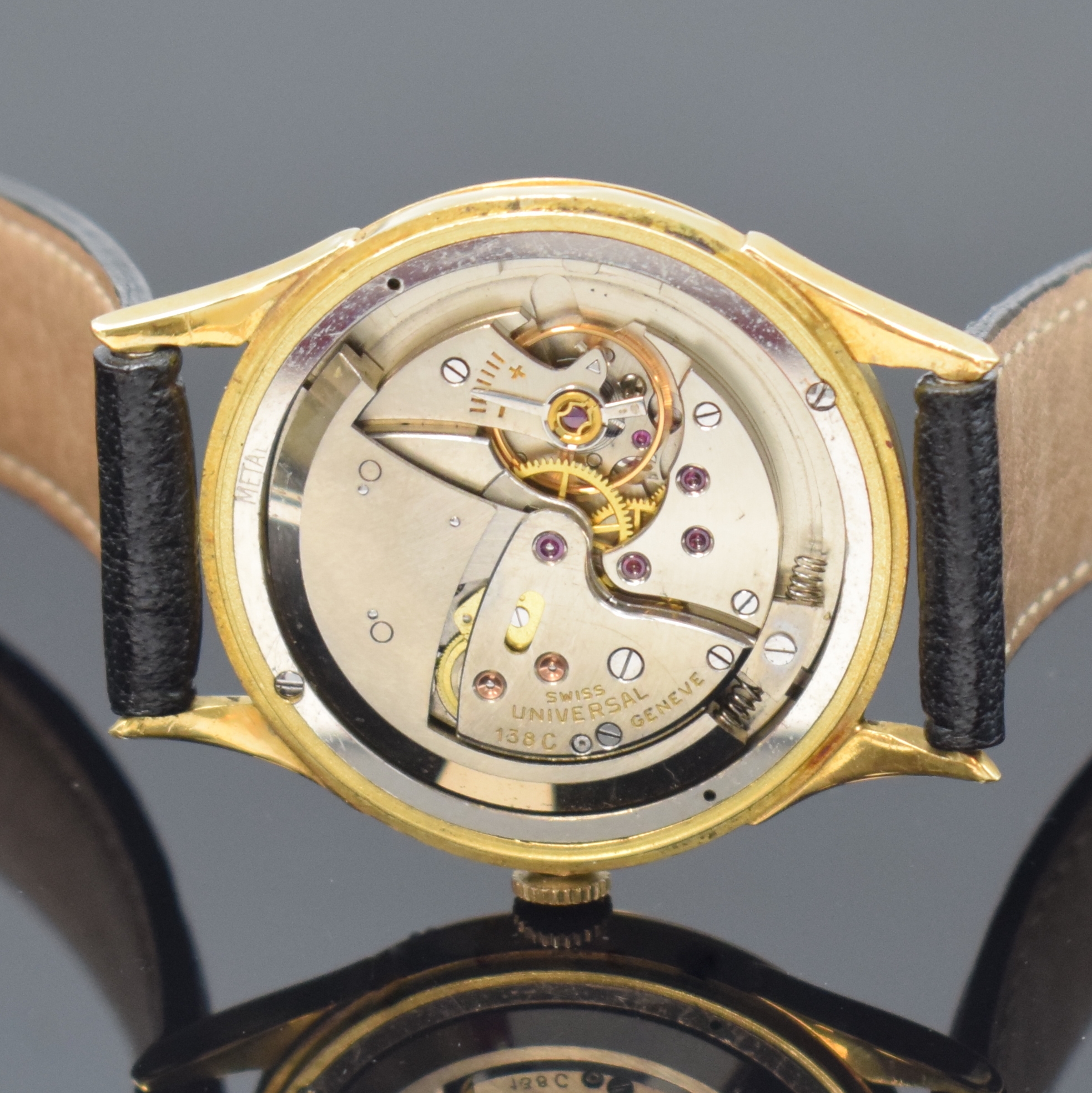 Detail e: UNIVERSAL GENEVE Herrenarmbanduhr in GG 750/000 mit Hammerautomatik Referenz 100101, Schweiz um 1953, Boden und Glasrand aufgedr., Zifferblatt rest., ...